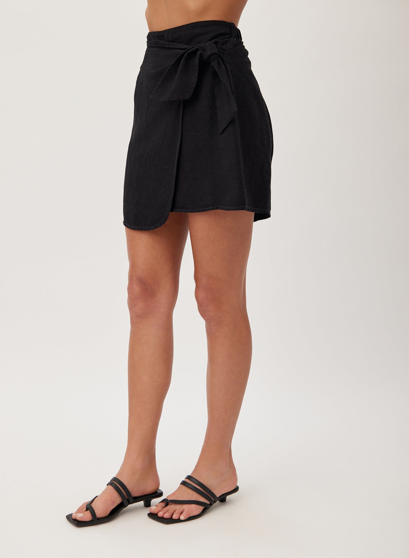 Black Wrap Sarong Mini Skirt - Stylish Beach Cover-Up for Summer Vacations & Pool Parties