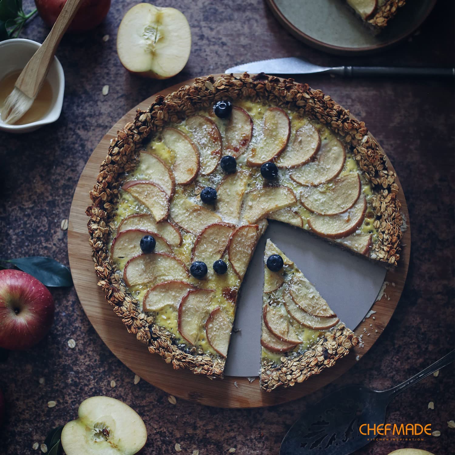 CHEFMADE 11-Inch Round Tart Pan with Removable Bottom - Nonstick Carbon Steel Quiche Pan for Baking Pies, Tarts & Desserts - Oven Safe & Dishwasher Safe - Perfect for Home Bakers & Professional Chefs (Champagne Gold) - Ideal for Holiday Baking, Dinner Parties & Cooking Classes