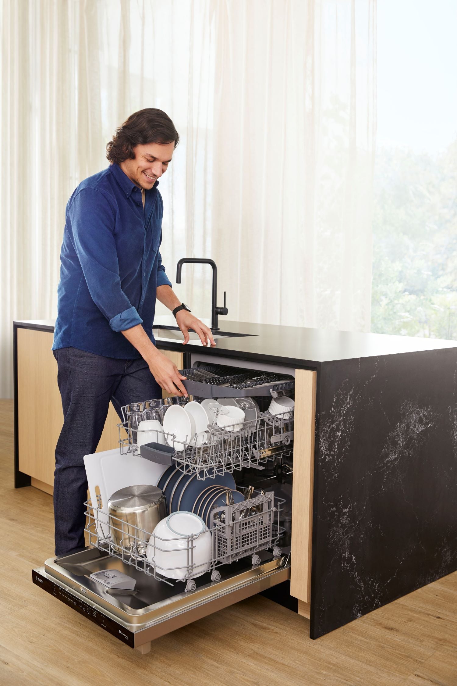 Bosch SHX5AEM5N 24-Inch Stainless Steel Smart Dishwasher with Anti-Fingerprint Finish, Home Connect & Third Rack - Perfect for Modern Kitchens and Large Family Meals