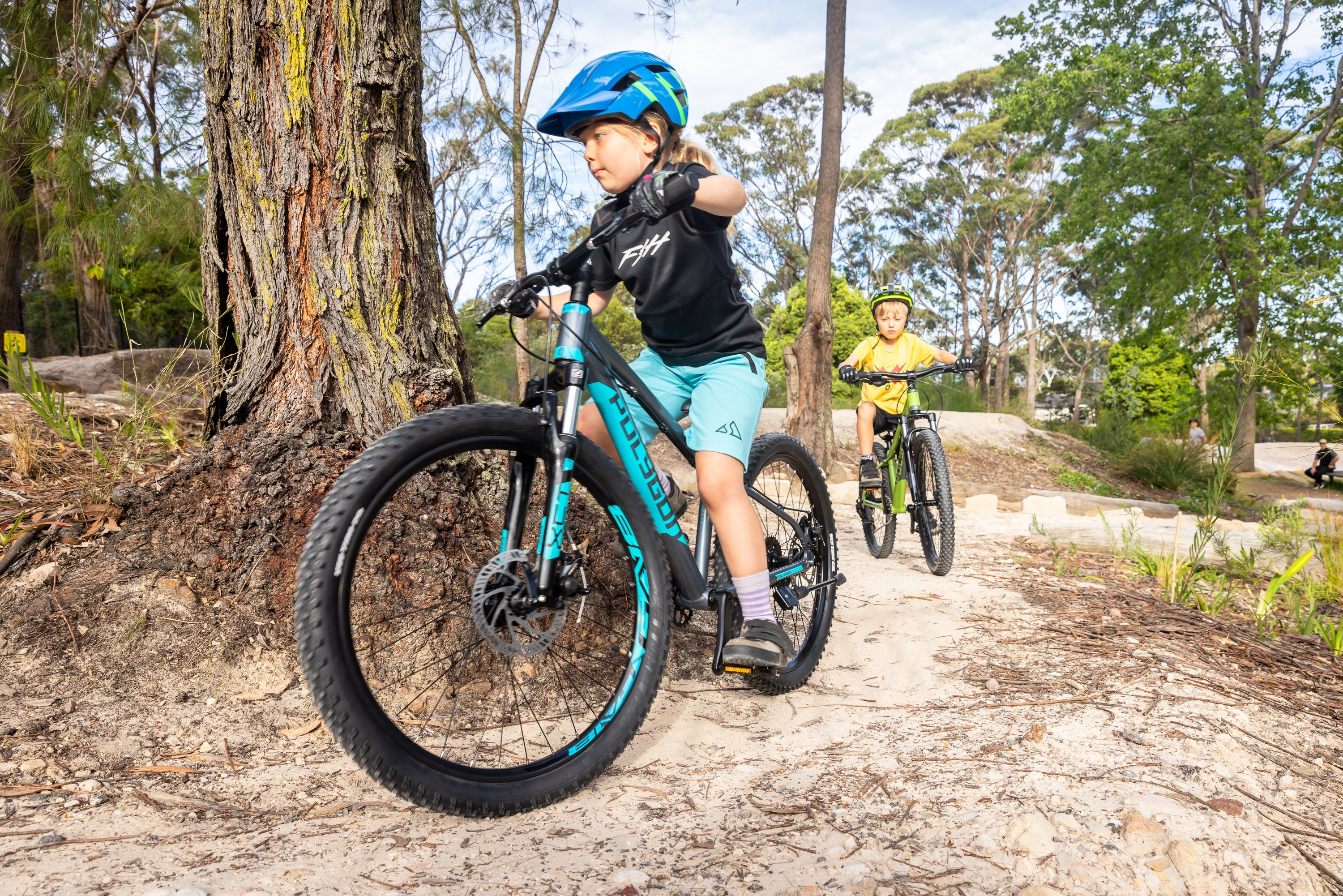 Polygon Premier 24 XC Disc Kids Mountain Bike - 24 Inch Wheels, Lightweight Aluminum Frame, Disc Brakes - Perfect for Trail Riding, Off-Road Adventures & Kids Cycling