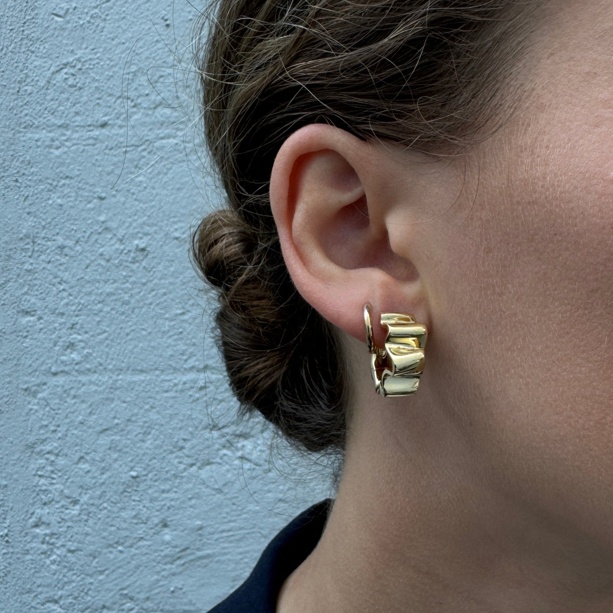 18K Yellow Gold Italian Ribbon Hoop Earrings for Women - Elegant Dangle Hoops for Everyday Wear & Special Occasions