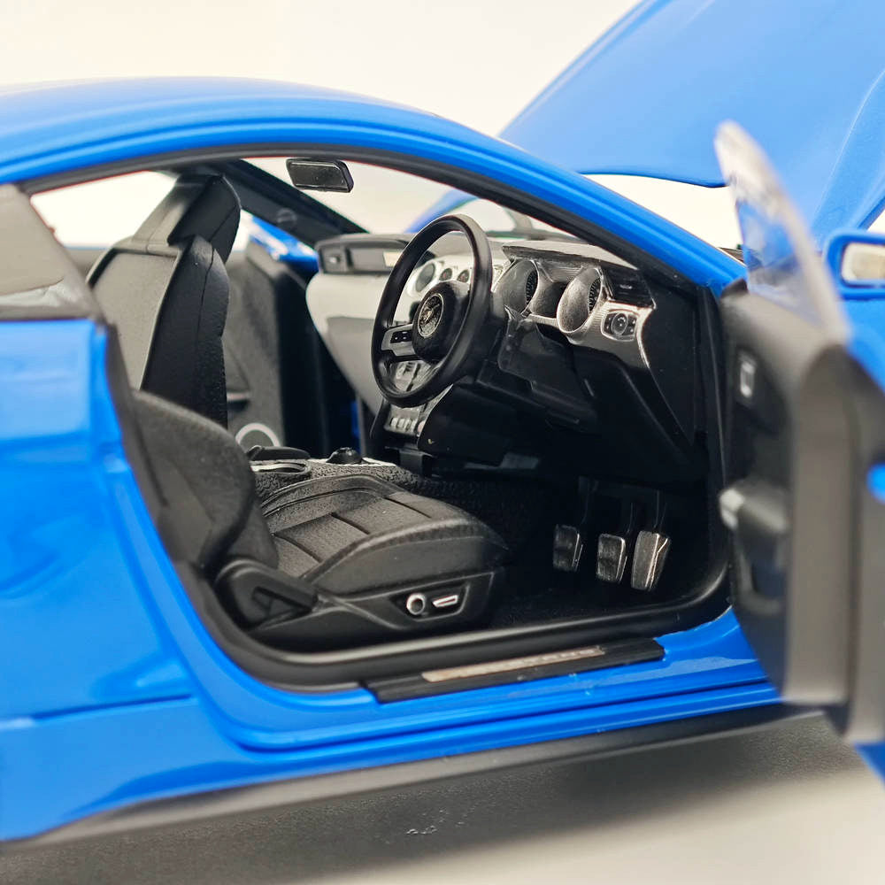 1/18 Scale Diecast Ford Mustang GT 2019 Blue Right-Hand Drive Model Car - Collectible Miniature Replica for Car Enthusiasts & Hobbyists - Perfect for Display, Gifts, and Car Show Collections