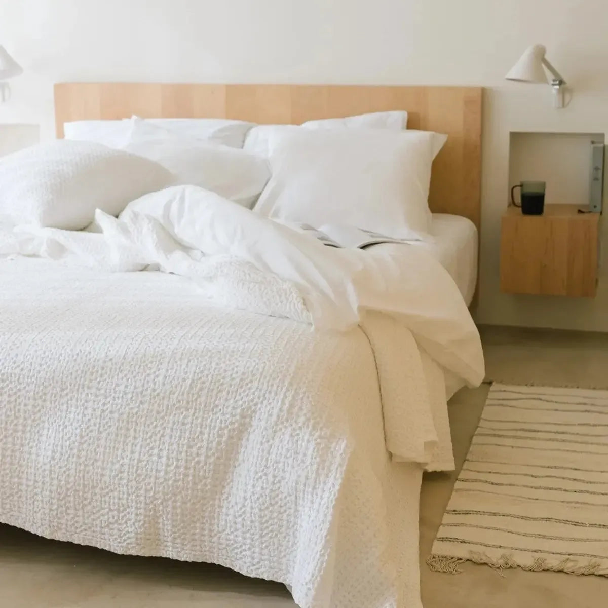 Santa Luzia Waffle Bedspread - Soft & Breathable White Bed Cover - Perfect for Cozy Bedrooms, Guest Rooms & Hotel Decor