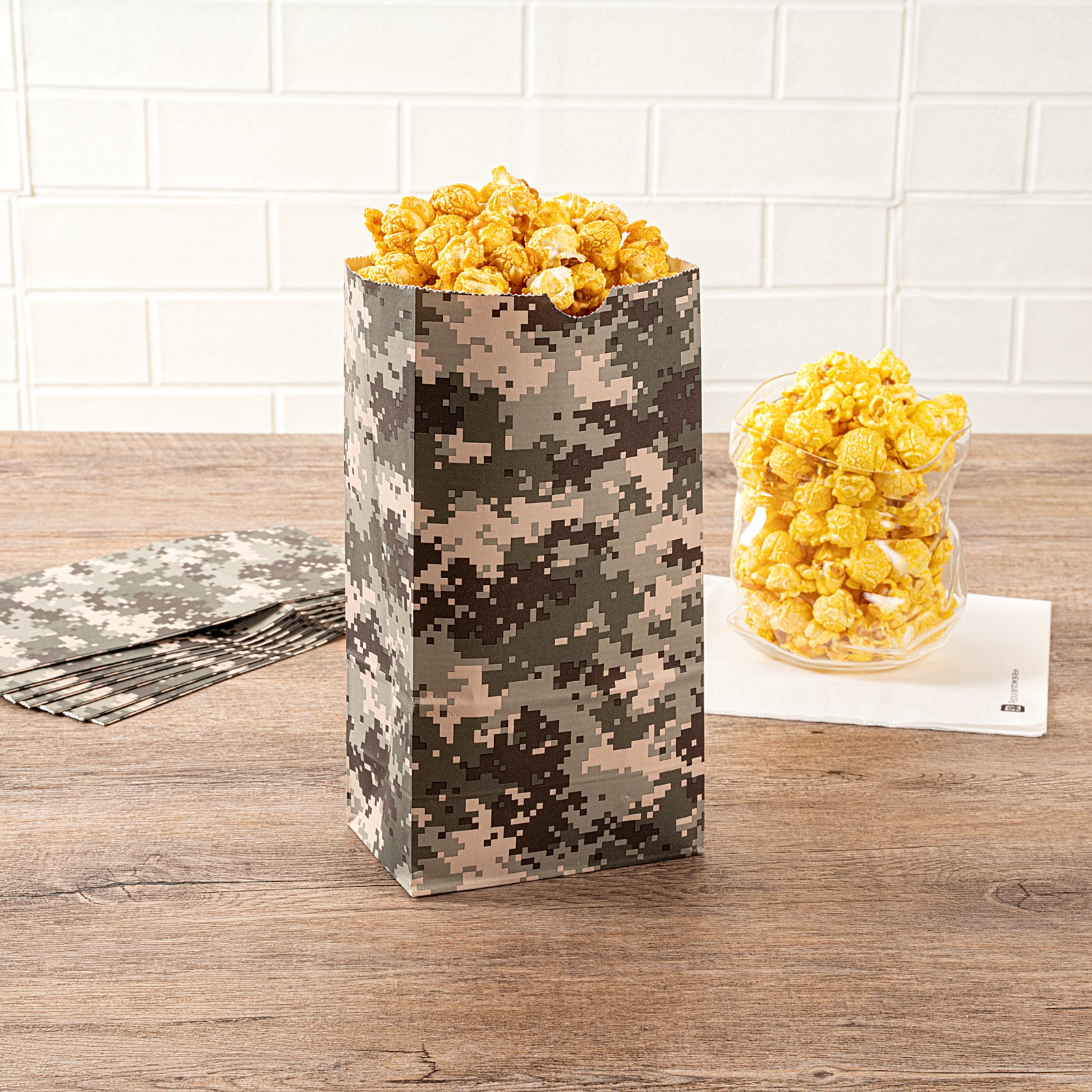 Camouflage Paper Bags 4 lb - 5 x 3.25 x 9.5 Inches - 100 Count Box - Heavy Duty Kraft Gift Bags for Hunting, Military, Outdoor & Party Supplies