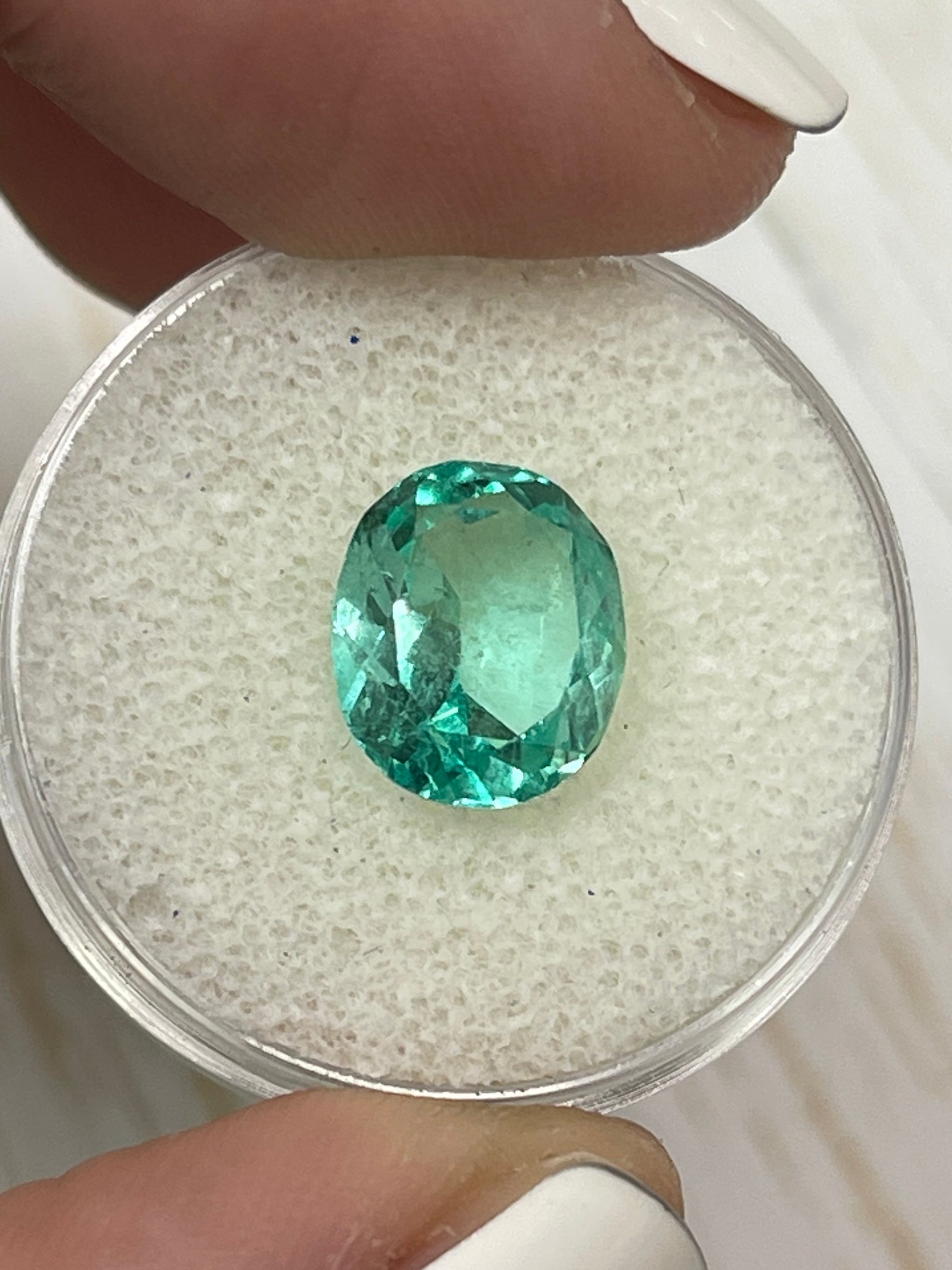 3.70 Carat 11x9mm VS Clarity Natural Green Colombian Emerald Gemstone - Oval Cut Loose Stone for Jewelry Making, Engagement Rings & Luxury Gifts