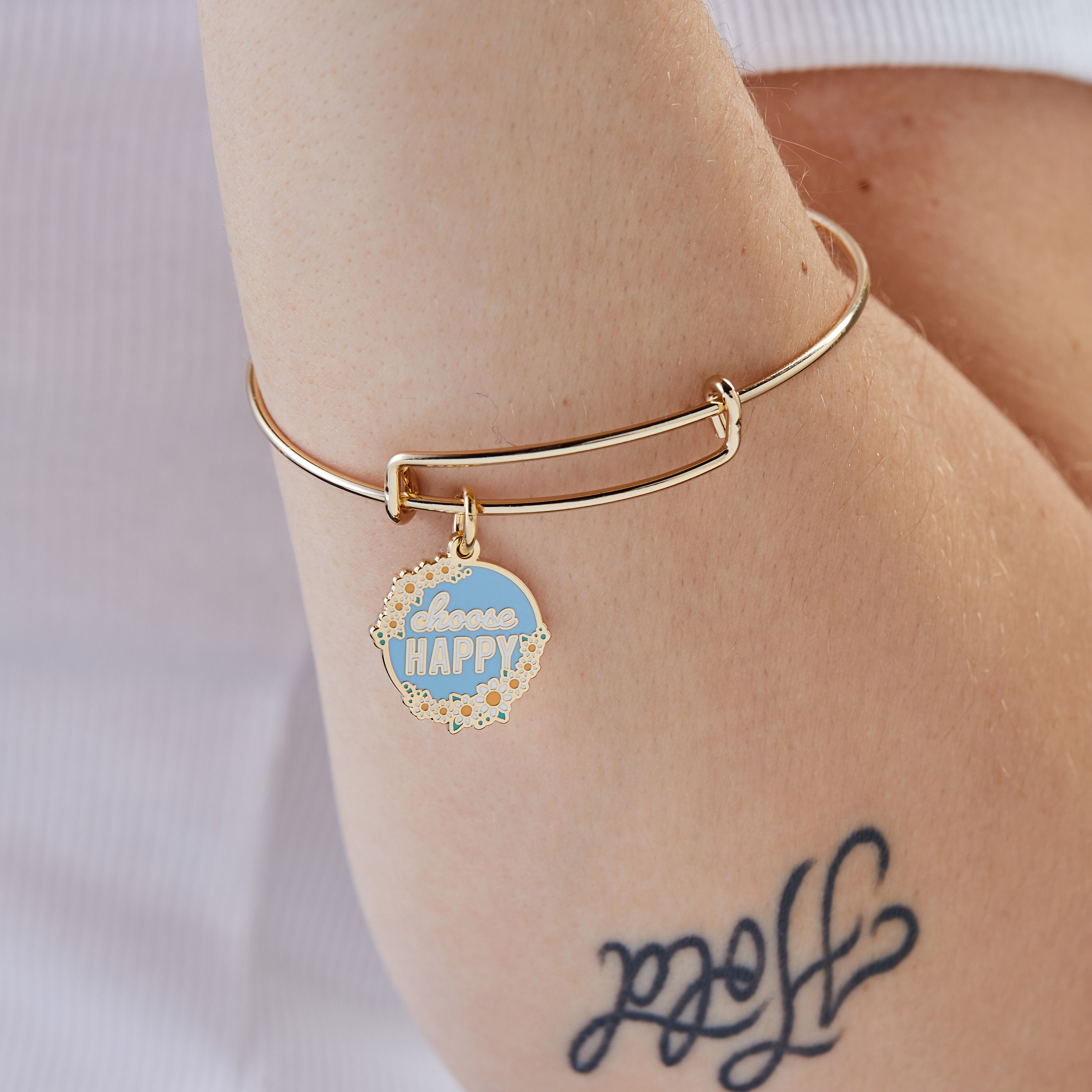 Choose Happy Daisy Flower Charm Bangle - Elegant Floral Bracelet for Women | Perfect for Everyday Wear, Gifts & Special Occasions
