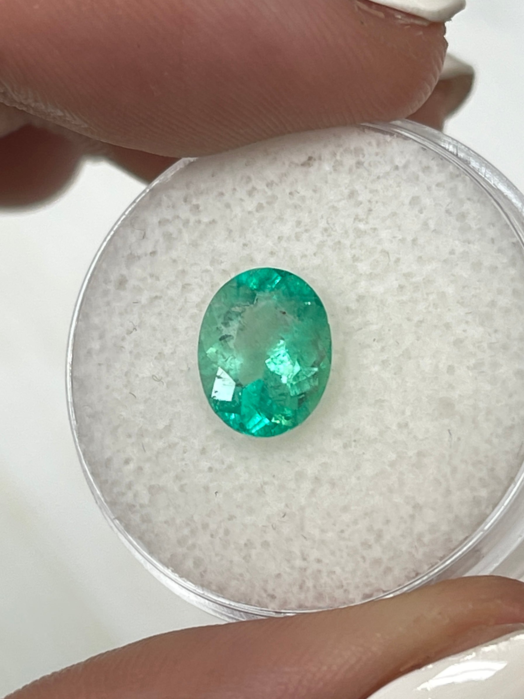 1.77 Carat Medium Light Green Natural Loose Colombian Emerald Oval Cut Gemstone for Jewelry Making, Engagement Rings & Fine Collections - Premium Quality Loose Emerald for DIY Crafting, Gifts & Luxury Accessories