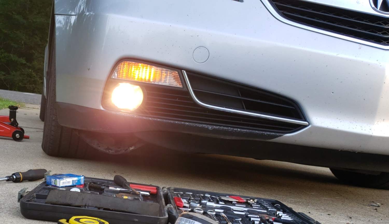 H11 H8 Halogen Bulbs for Car Fog Lights & Headlight Low Beam - Clear Bright White Light for Night Driving, Rainy & Foggy Conditions - Perfect for Honda, Toyota, Ford & More
