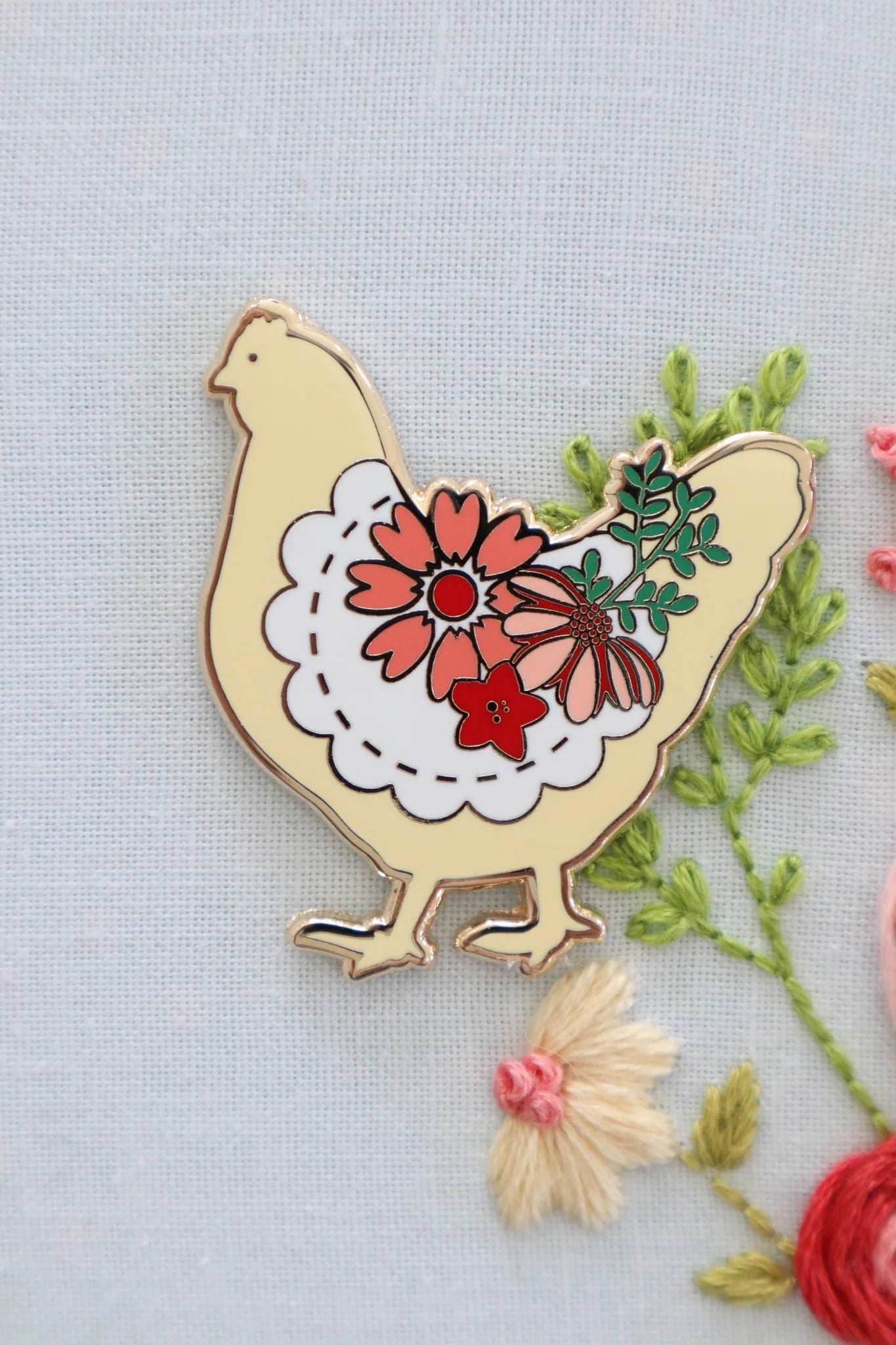 Farmhouse Floral Chicken Needle Minder - Magnetic Pin Cushion for Sewing, Quilting & Embroidery - Perfect for Crafters & DIY Enthusiasts
