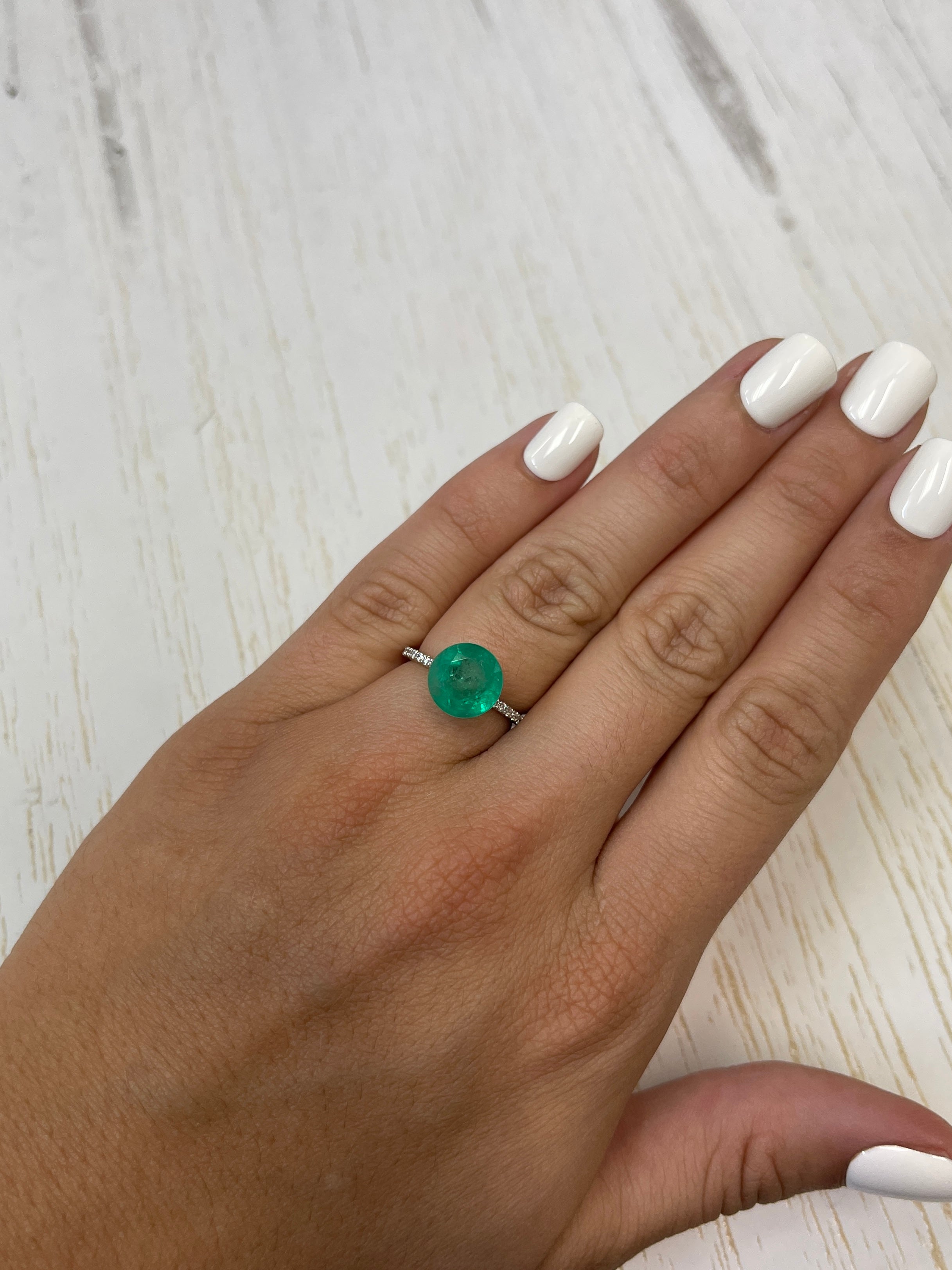 4.42 Carat Medium Green Natural Round Loose Colombian Emerald Gemstone for Jewelry Making - 10.2x10.2mm Size Perfect for Rings, Necklaces & Earrings