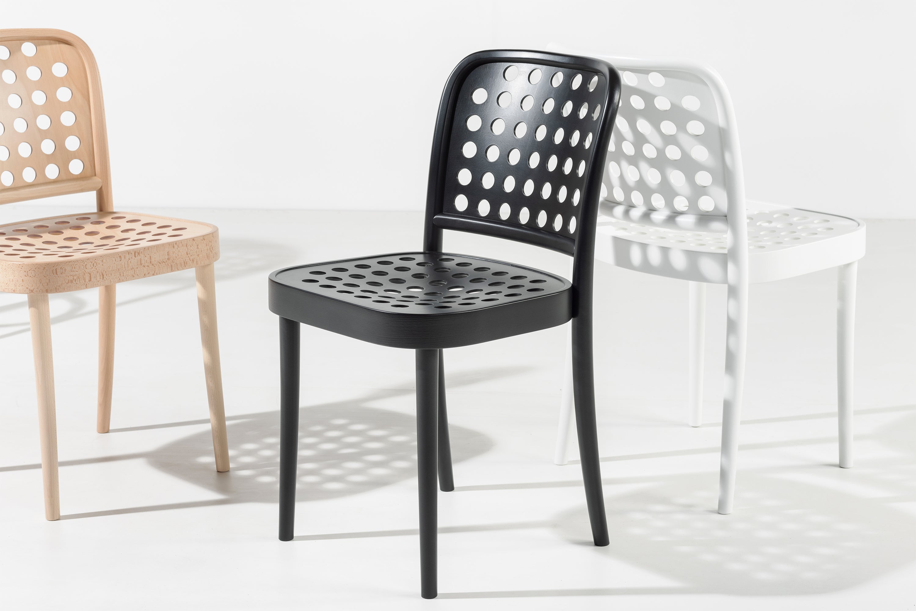 822 Bentwood Side Chair by Ton - Modern Wood Dining Chair for Kitchen, Restaurant & Office - Ergonomic Design & Comfortable Seating