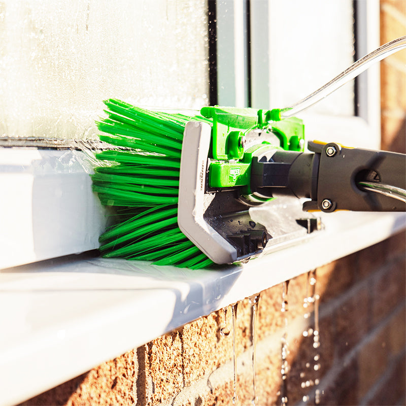 Unger Gen2 nLITE® Radius Brush - Premium Window Cleaning Tool for Streak-Free Glass - Perfect for Homes, Offices, and Commercial Buildings