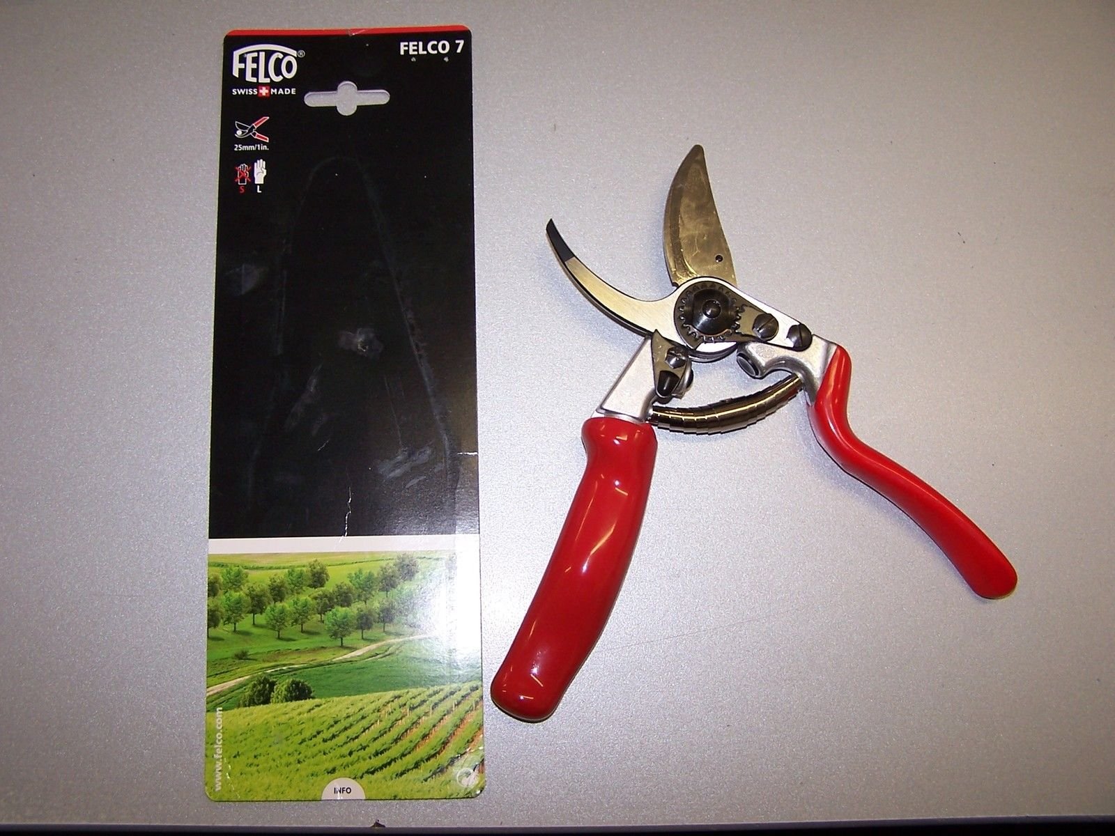 FELCO Professional Garden Clippers & Secateurs - Ergonomic Revolving Handle, Anti-Fatigue Pruning Shears for Gardening, Landscaping & Plant Care