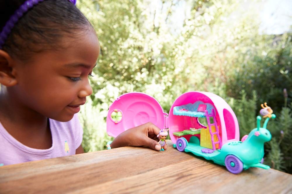 Enchantimals GCT42 Slow-Motion Camper Vehicle Playset with Saxon Snail Doll - Interactive Toy for Kids' Pretend Play & Travel Adventures