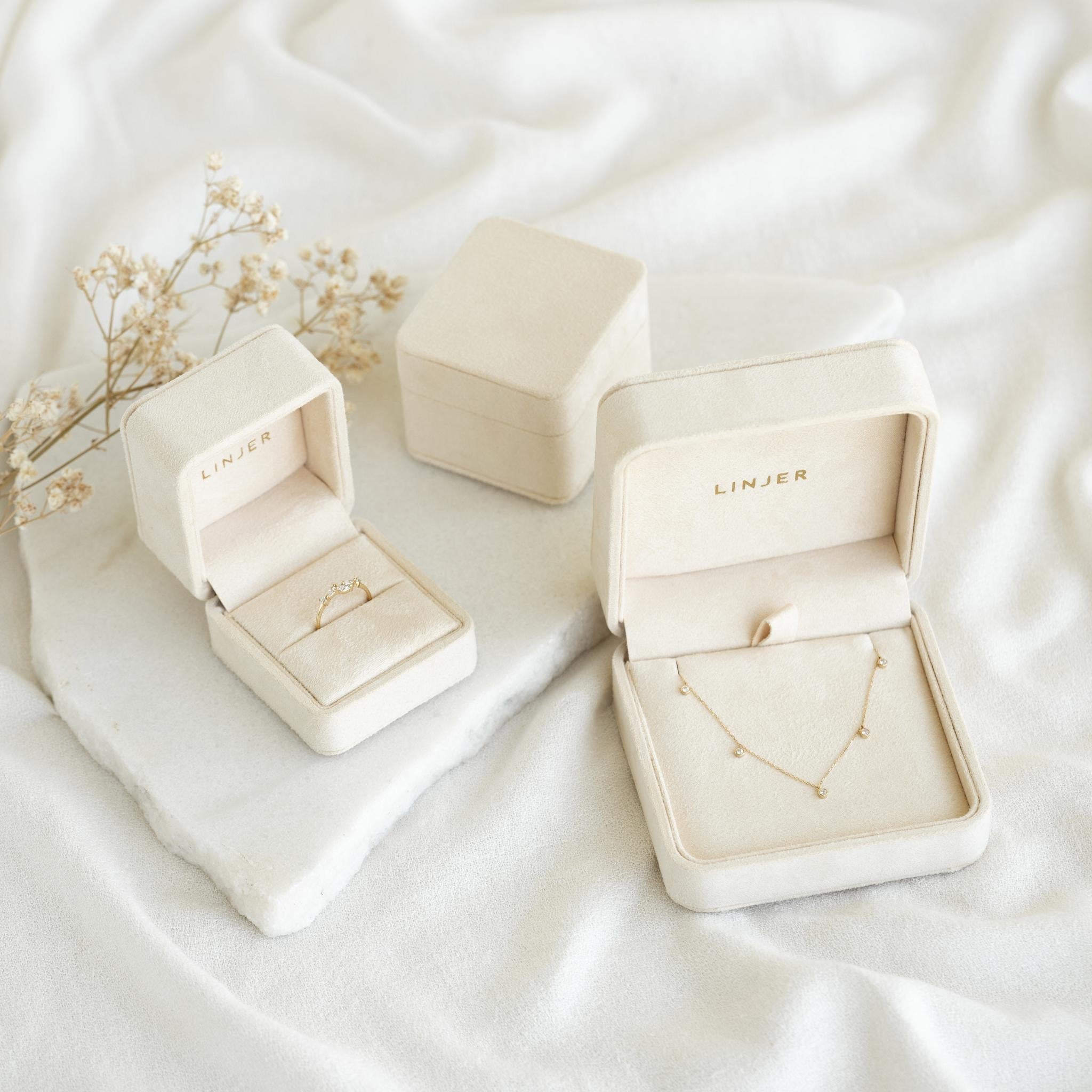 Velvet Ring Box - Elegant Jewelry Gift Box for Engagement, Wedding & Proposal Rings - Perfect for Proposal, Anniversary & Special Occasions