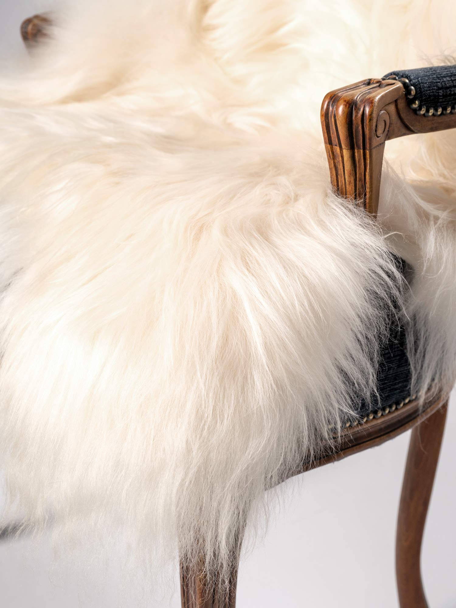 Premium Icelandic Sheepskin Rug #01 - Ivory Off White Natural Wool - Cozy Home Decor for Living Room, Bedroom & Nursery