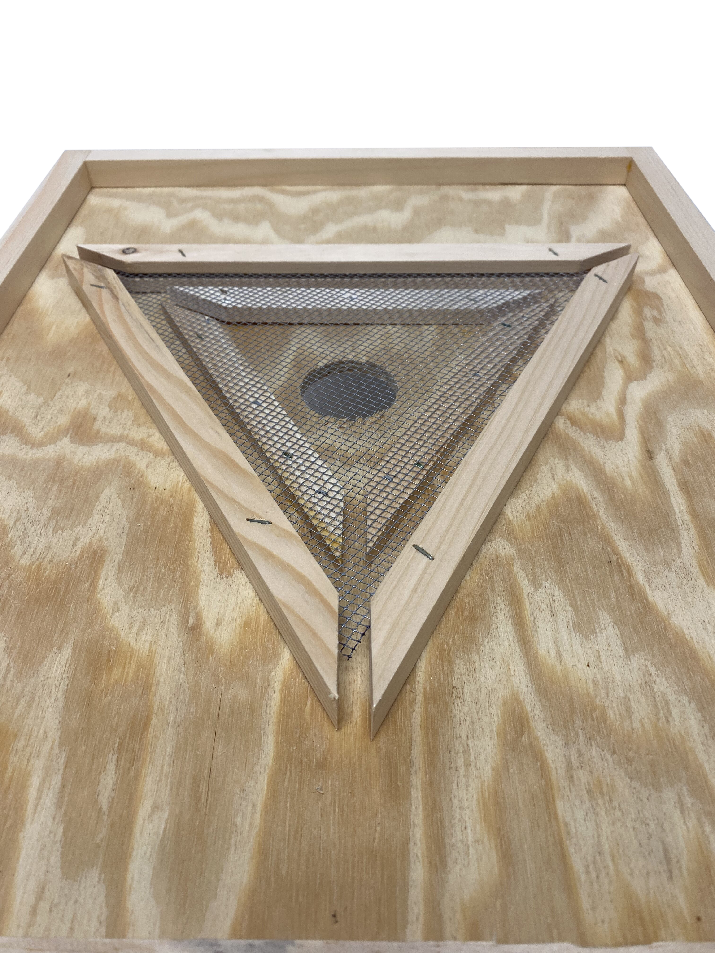 10 Frame Triangle Escape Board for Beekeeping - Durable Bee Hive Tool for Honey Harvesting & Swarm Control - Essential Beekeeping Equipment for Beginners & Professionals