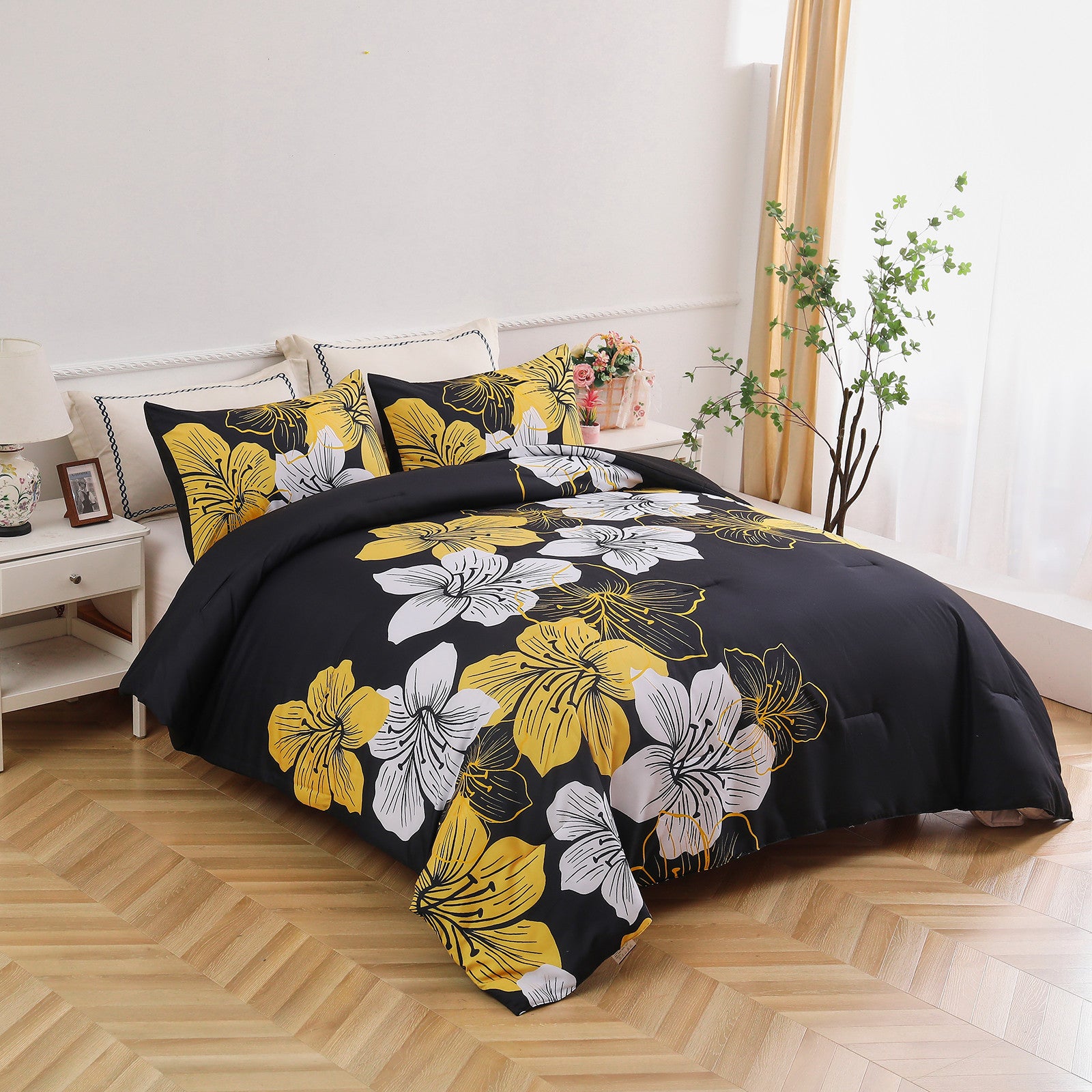 Luxury King Comforter Set - Black & Gold Floral 3-Piece Bedding Set | Ultra Soft Microfiber for All Seasons | Perfect for Master Bedroom, Guest Room & Hotel Decor