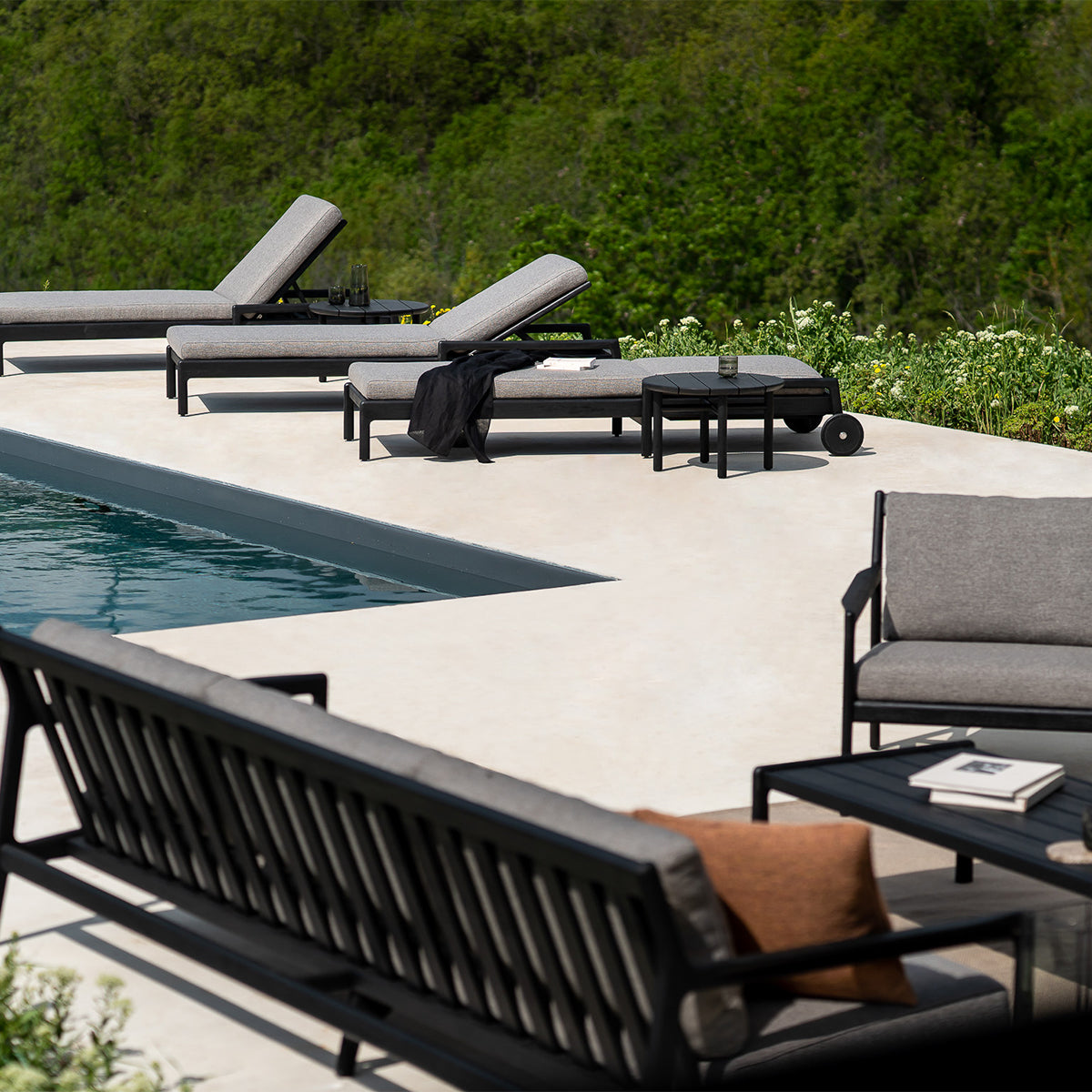 Outdoor Fabric 4-Seater Sofa Set - Teak Black & Mocha - Weather-Resistant Patio Furniture for Garden, Poolside & Backyard Relaxation