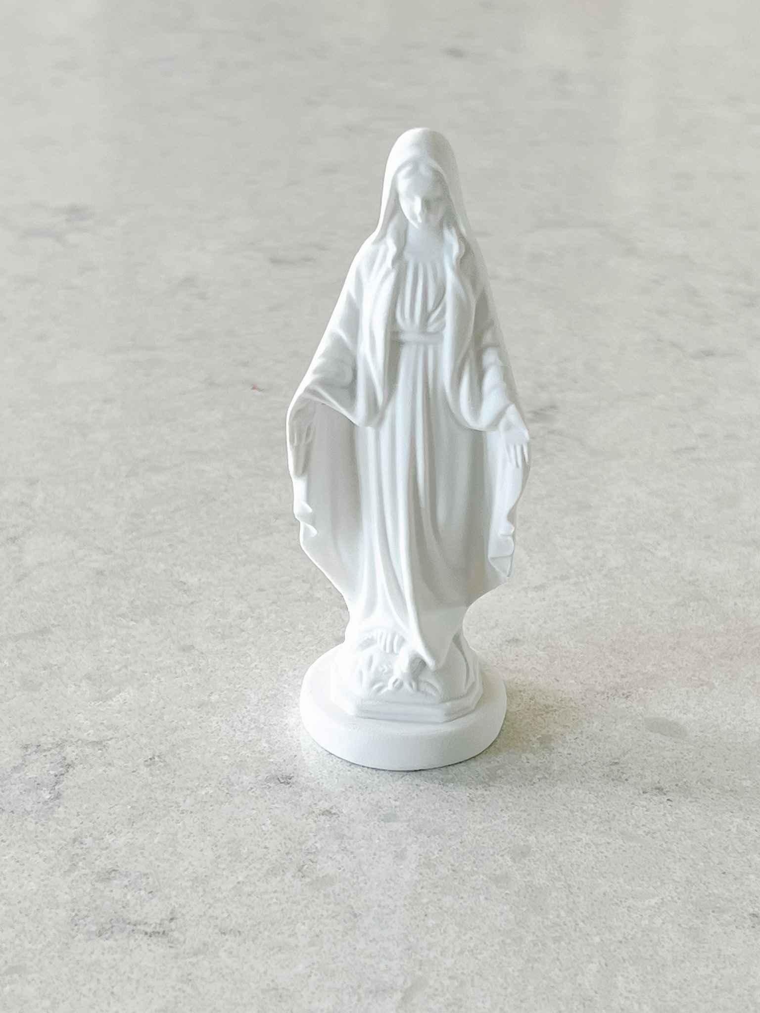 Petite Mary Statue - Elegant Religious Home Decor for Prayer & Meditation | Perfect for Catholic Gifts, Church Altars & Spiritual Spaces