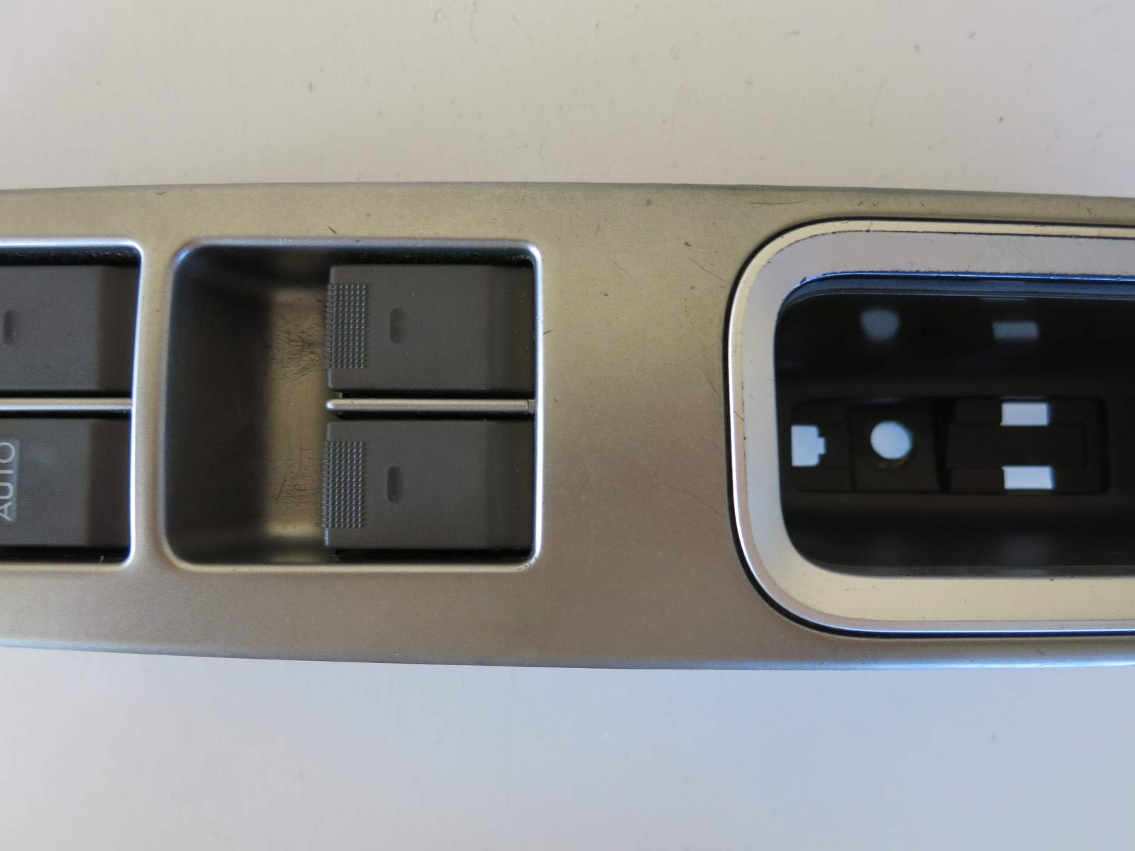 Subaru Door Window Switch Panel - 83071XA00A Replacement Part for Subaru Vehicles | Power Window Control Switch Assembly | Perfect for Subaru Forester, Outback, Legacy, Impreza Models | Easy DIY Installation for Home Mechanics