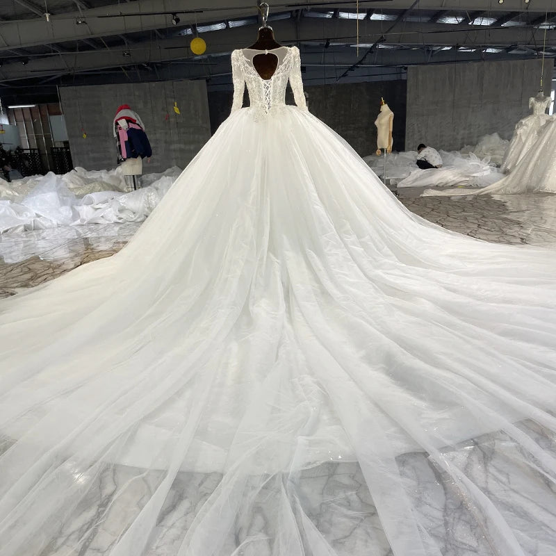 Elegant Organza Ball Gown Wedding Dress with Square Neckline & Crystal Beading - Perfect for Bridal, Prom, Formal Events & Special Occasions