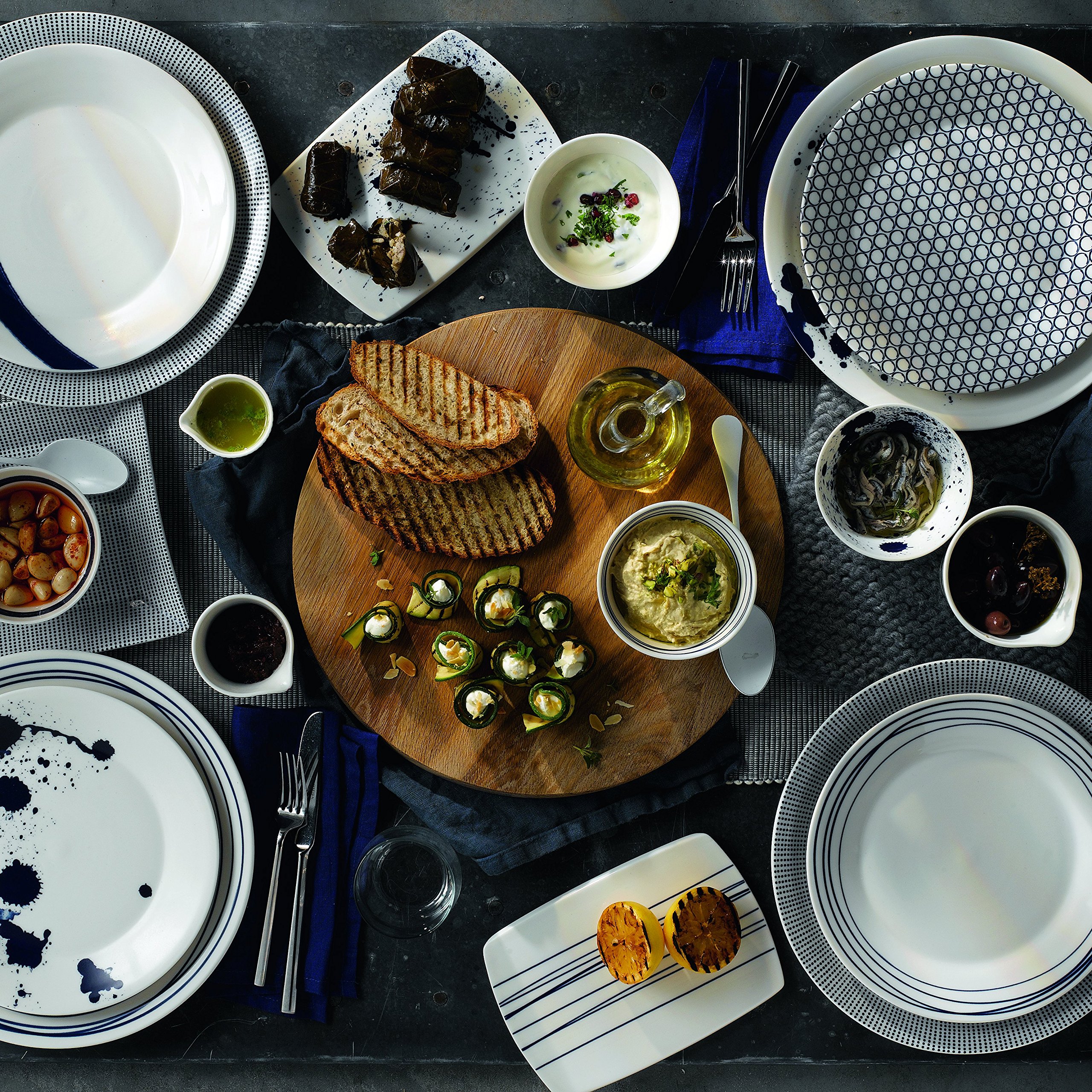 Royal Doulton Pacific Splash 16-Piece Dinnerware Set - Elegant Porcelain Dinner Plates, Bowls & Mugs - Perfect for Family Dinners, Entertaining Guests & Special Occasions