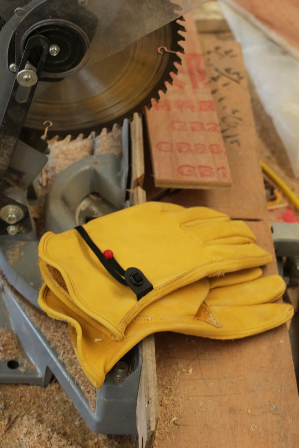 OZERO Leather Work Gloves - Cowhide for Men & Women - Driving, Gardening, Ranch Work