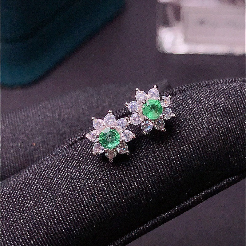 18K Platinum Emerald Flower Stud Earrings for Women - Elegant Floral Jewelry Gift for Birthday, Anniversary & Special Occasions | FME001