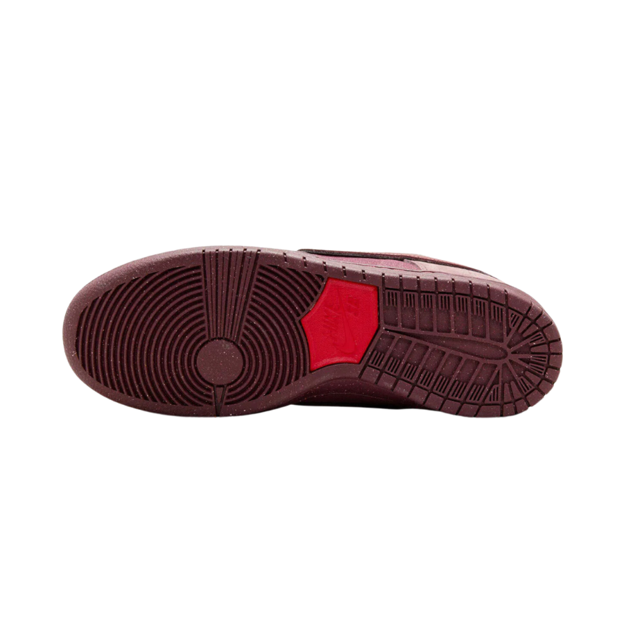 Nike SB Dunk Low Sneakers - Burgundy Crush, Dark Team Red, Earth Dark Pony, University Red - Perfect for Skateboarding, Streetwear Fashion & Casual Wear