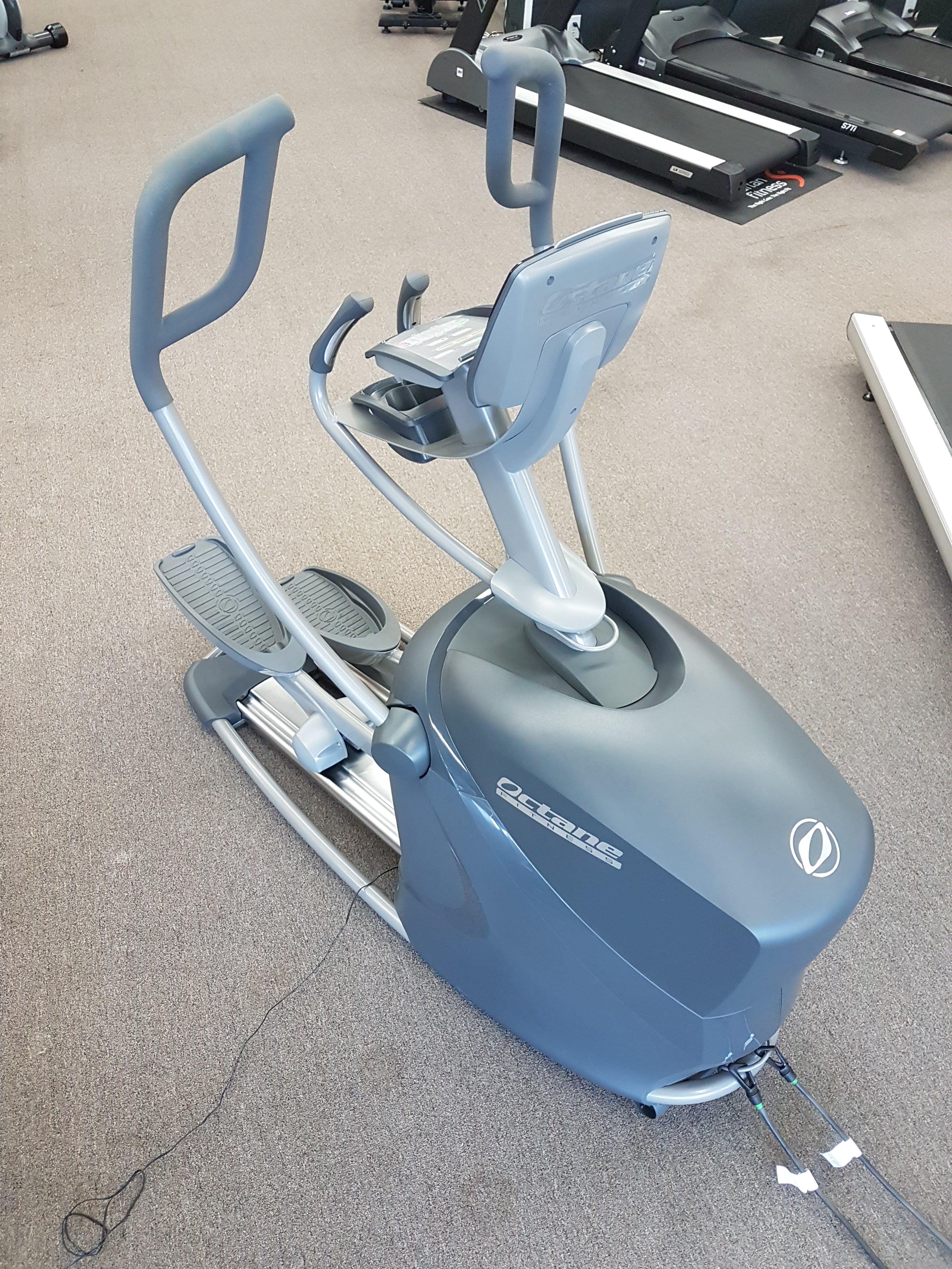 Refurbished Octane Q37ci Elliptical Trainer with Cross Circuit Bands - Perfect for Home Gym, Cardio Workouts & Full-Body Training