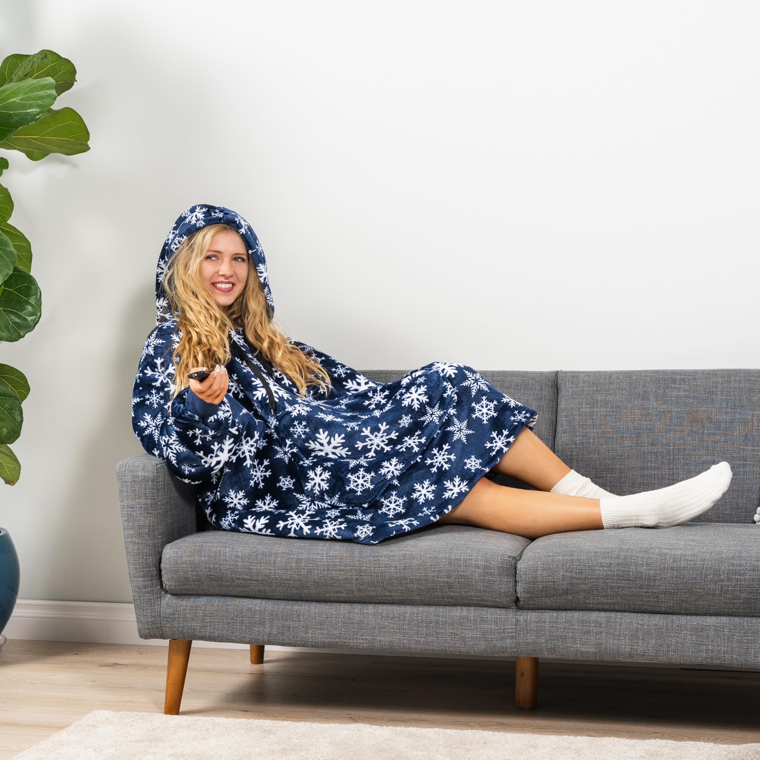 PAVILIA Wearable Blanket Hoodie for Women & Men - Sherpa Lined Oversized Sweatshirt Blanket with Hood | Cozy Fleece Lounge Wear for Home, Camping & Outdoor Activities