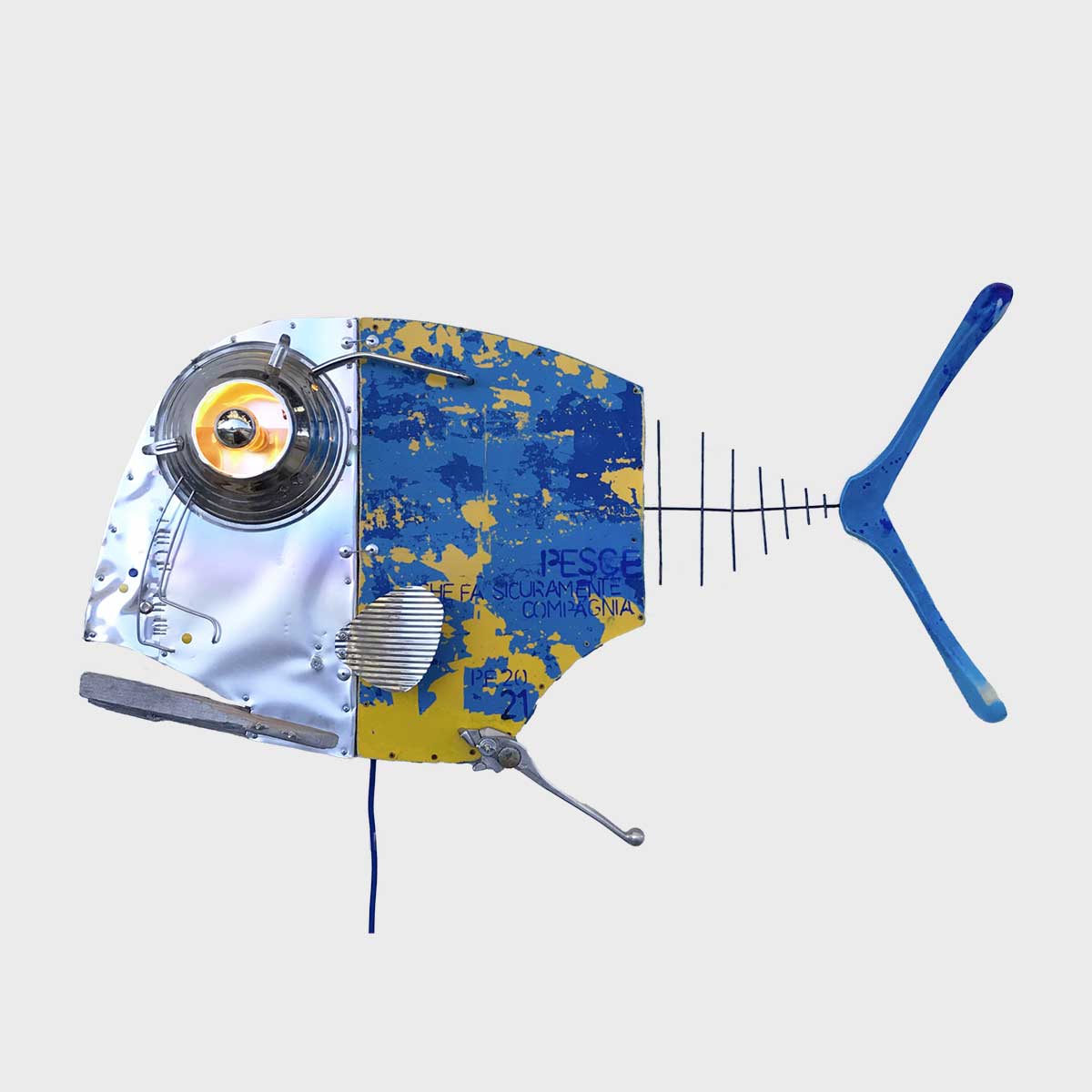 Pesce Che Fa Sicuramente Compagnia - High Quality Decorative Fish Statue for Home & Garden Decor | Perfect for Living Room, Office, or Outdoor Spaces