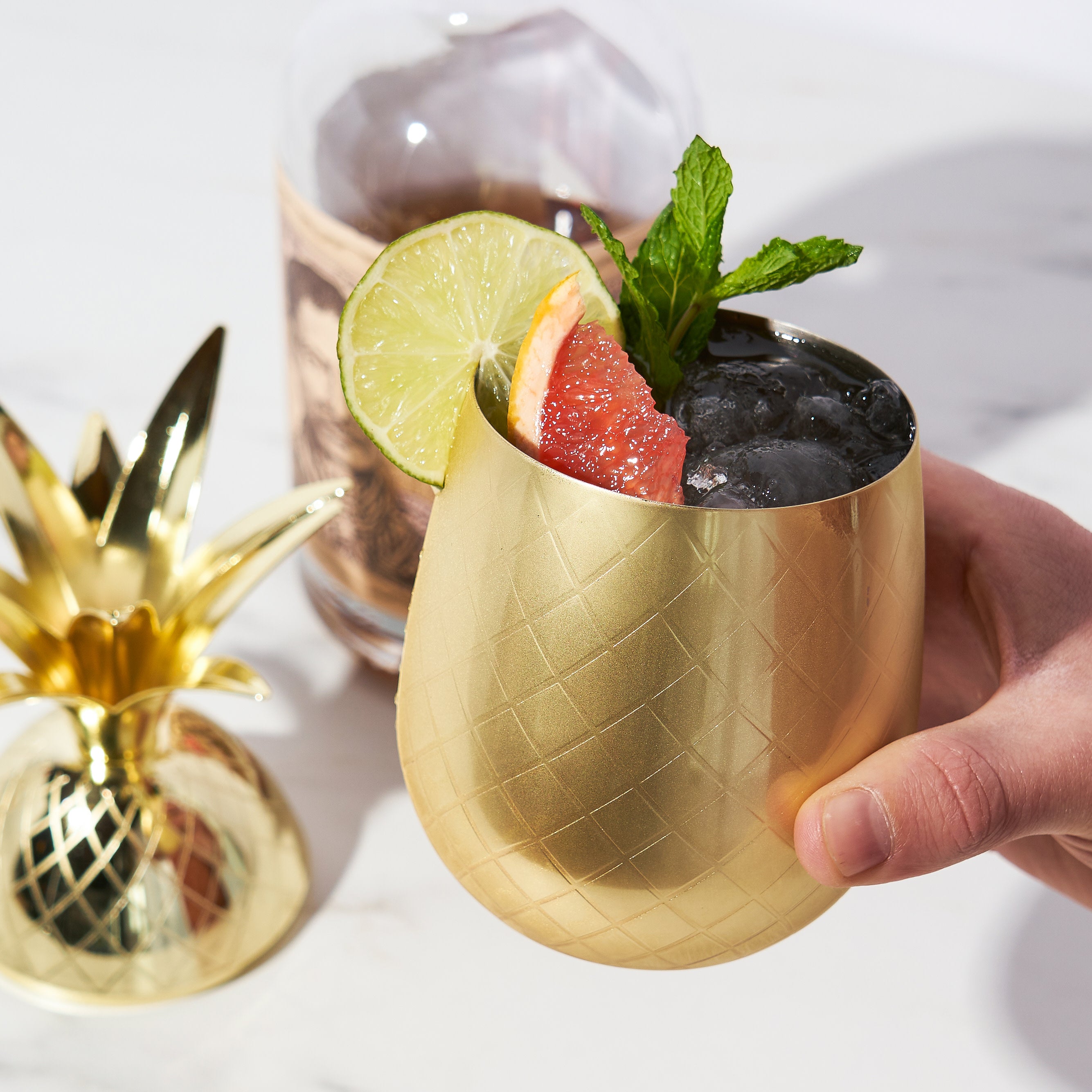 Premium Gold Pineapple Tumbler - Insulated Stainless Steel Water Bottle with Lid & Straw - Perfect for Beach, Pool, Gym & Outdoor Activities