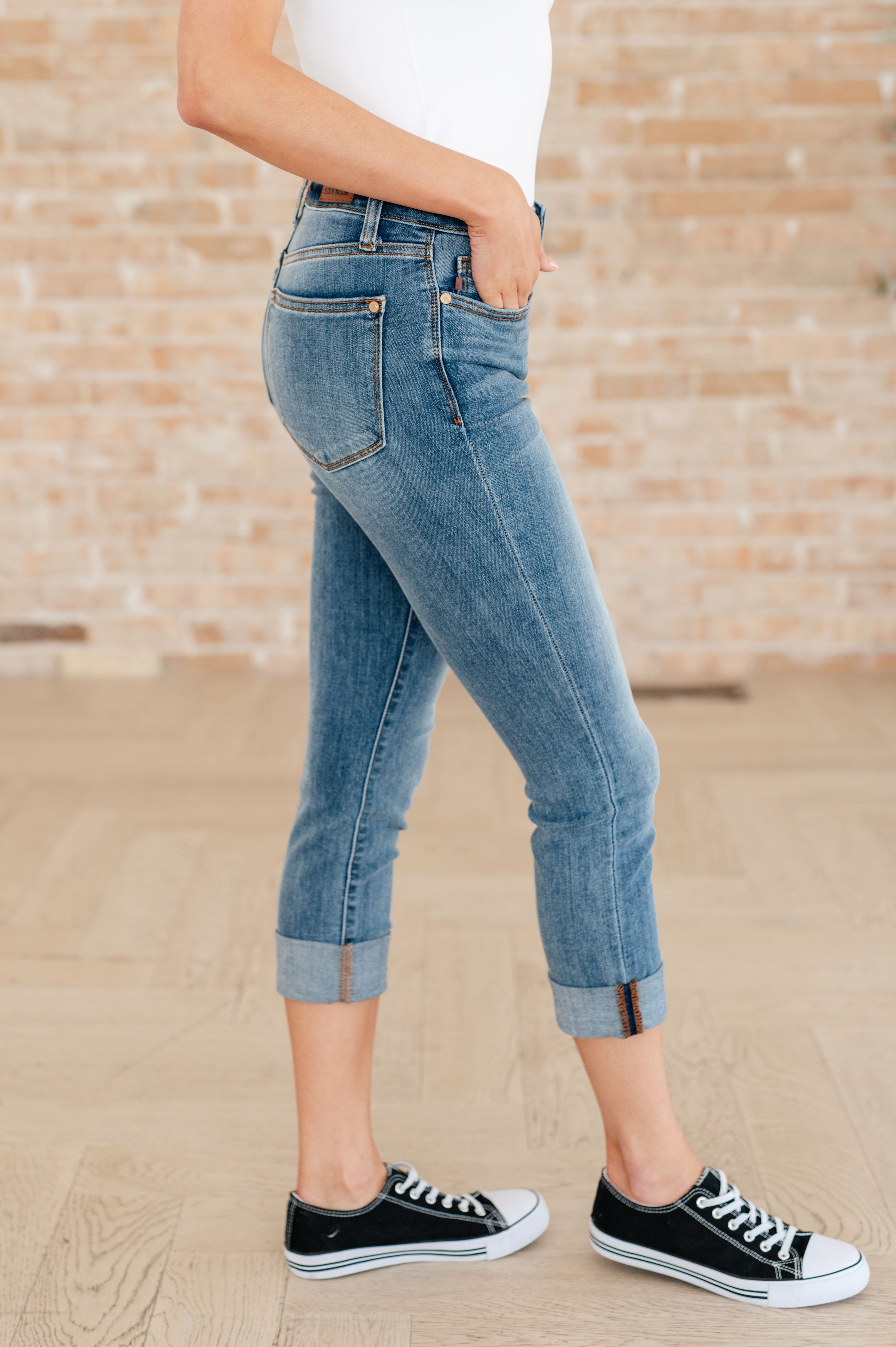 Judy Blue Laura Mid Rise Cuffed Skinny Capri Jeans for Women | Stretch Denim Pants | Casual Summer Outfit | Perfect for Beach, Shopping & Daily Wear