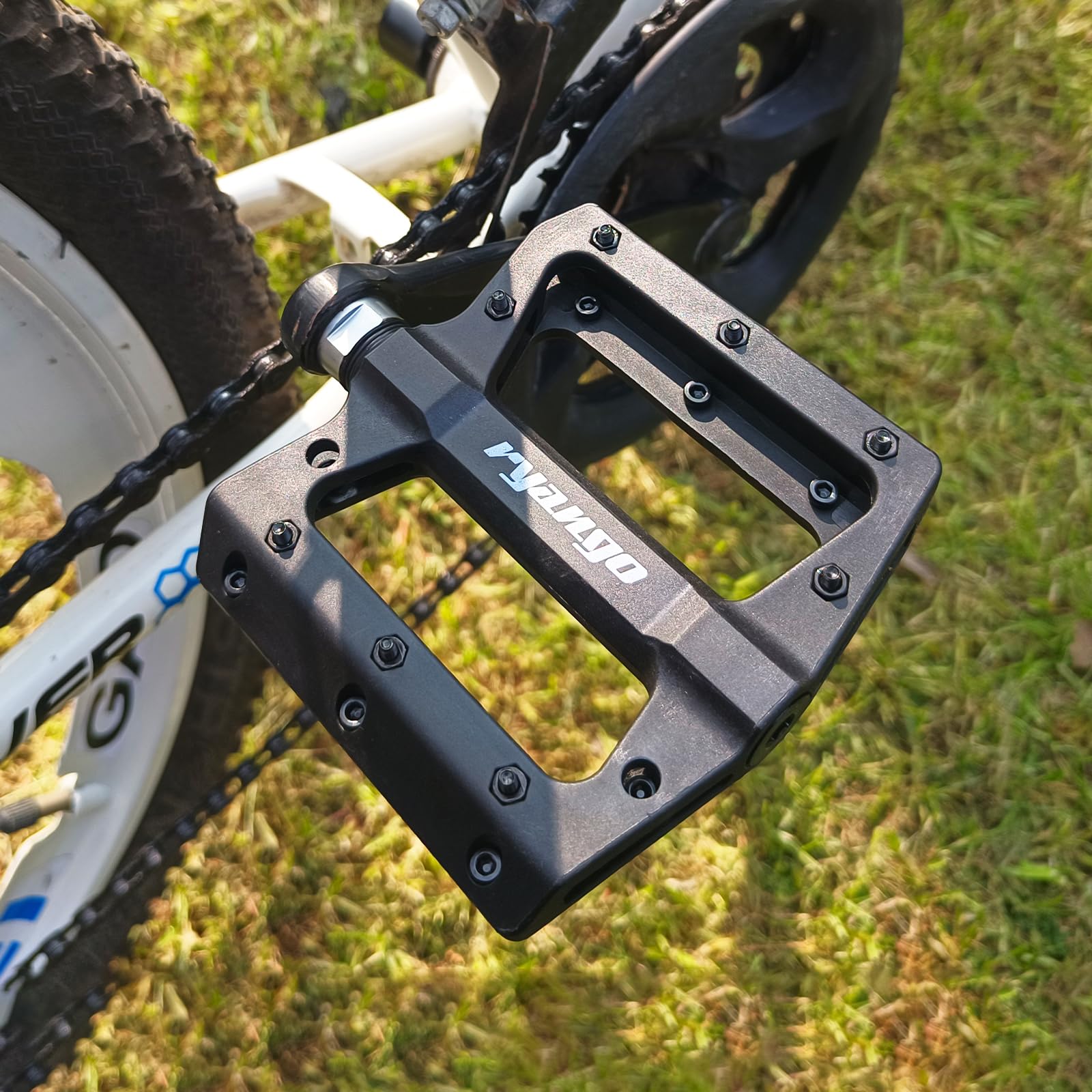 Premium Non-Slip Nylon Fiber Mountain Bike Pedals - Lightweight Flat MTB Pedals with Sealed Bearings & Wide Platform | 9/16