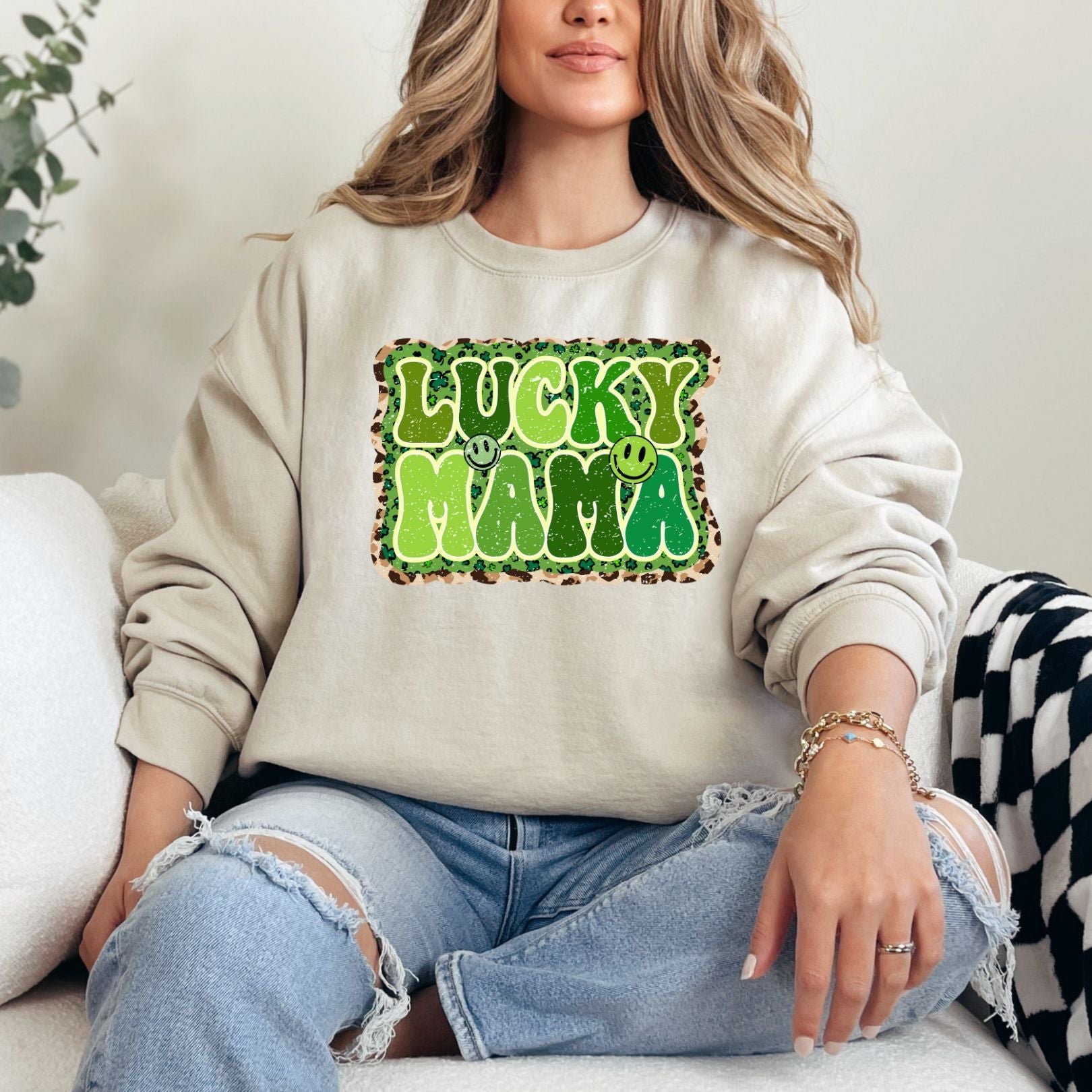 Lucky Mama Graphic Sweatshirt - Cute & Comfortable Pullover for Women - Perfect for Mother's Day, Family Photos & Casual Outings