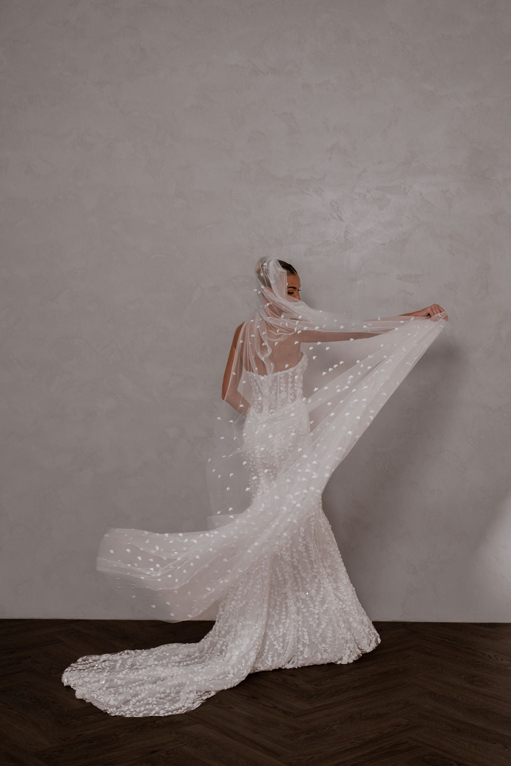 Harlow Veil - Elegant Wedding Veil for Brides | Perfect for Church Ceremonies, Outdoor Weddings & Photo Shoots