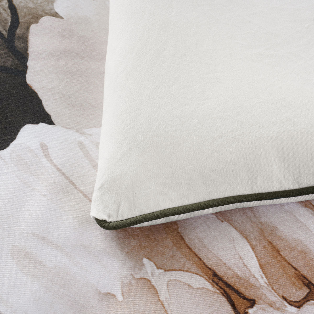 Bianca Somerset White Cotton Sateen Floral Quilt Cover Set Queen Size - Luxury Bedding for Master Bedroom, Guest Room & Hotel Decor