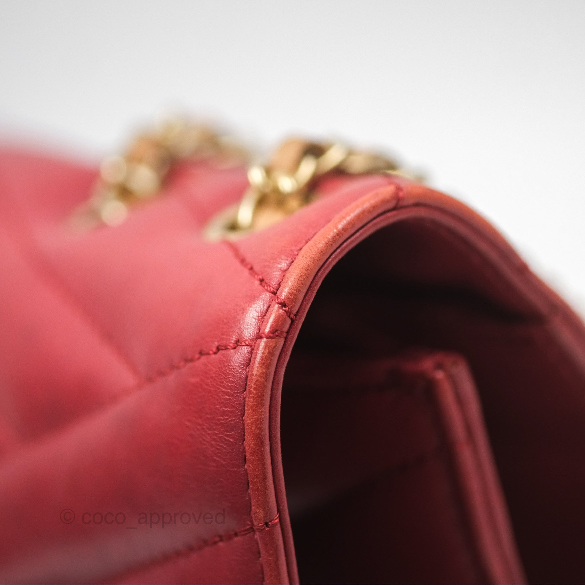 Chanel Chevron Shoulder Bag in Red Calfskin Leather with Aged Gold Hardware - Luxury Crossbody Purse for Women, Perfect for Parties, Date Nights & Special Occasions