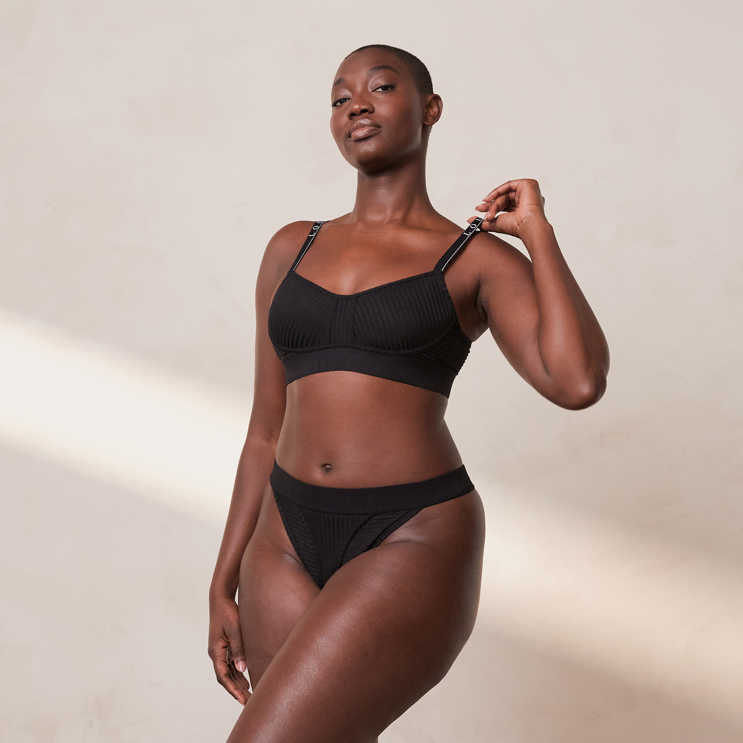 Bare Bra Black - Seamless Comfort for Everyday Wear, Yoga & Lounge | Wireless Bralette for Women