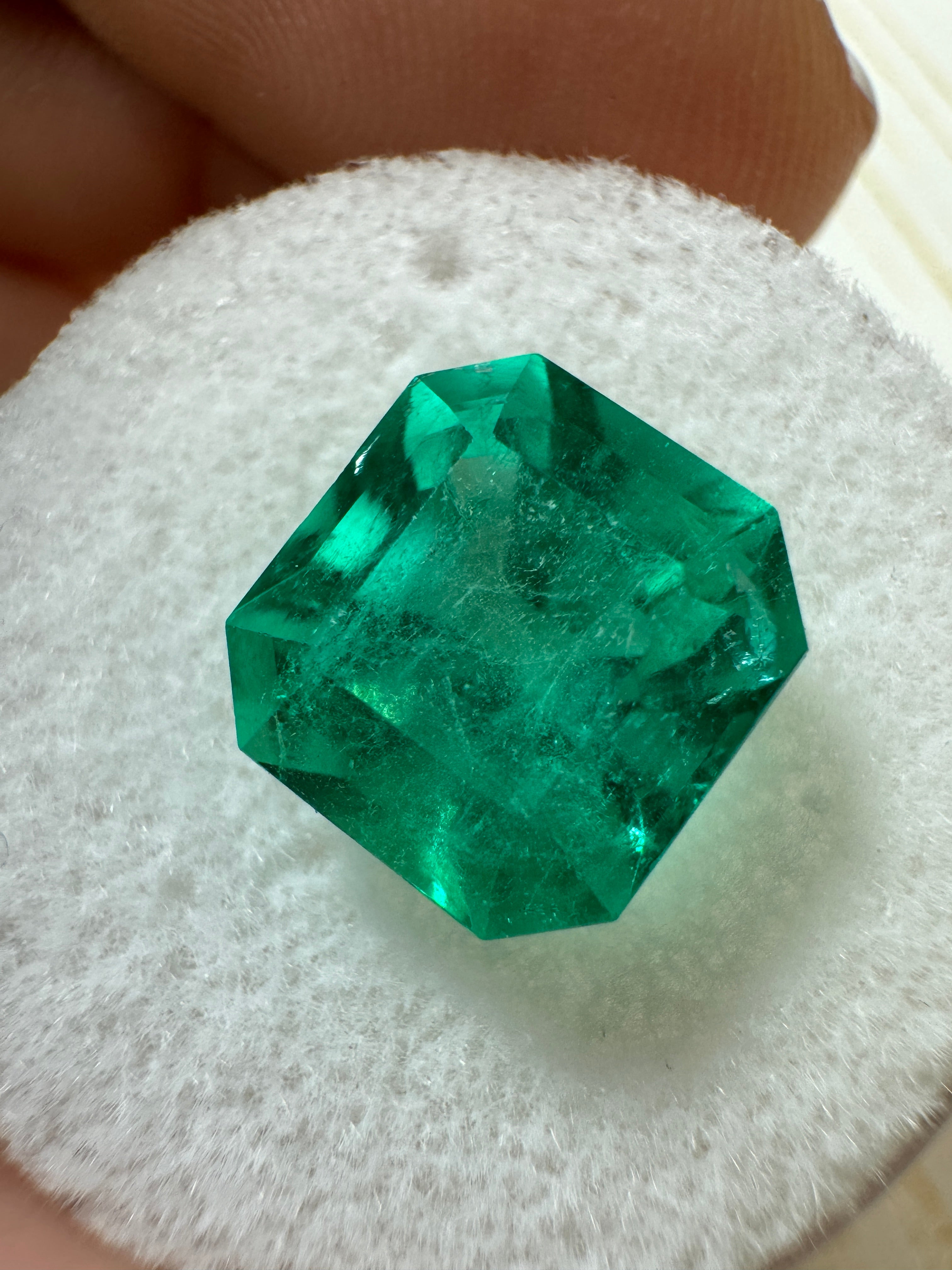 4.83 Carat 10x10mm Bluish Loose Colombian Emerald Asscher Cut Gemstone for Jewelry Making - Perfect for Engagement Rings, Necklaces & Luxury Gifts
