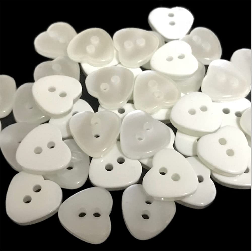 AKOAK 100 Pcs 2 Hole White Heart Resin Buttons for DIY Crafts, Sewing, Scrapbooking & Clothing Decoration - Perfect for Handmade Cards, Garment Embellishments and Craft Projects