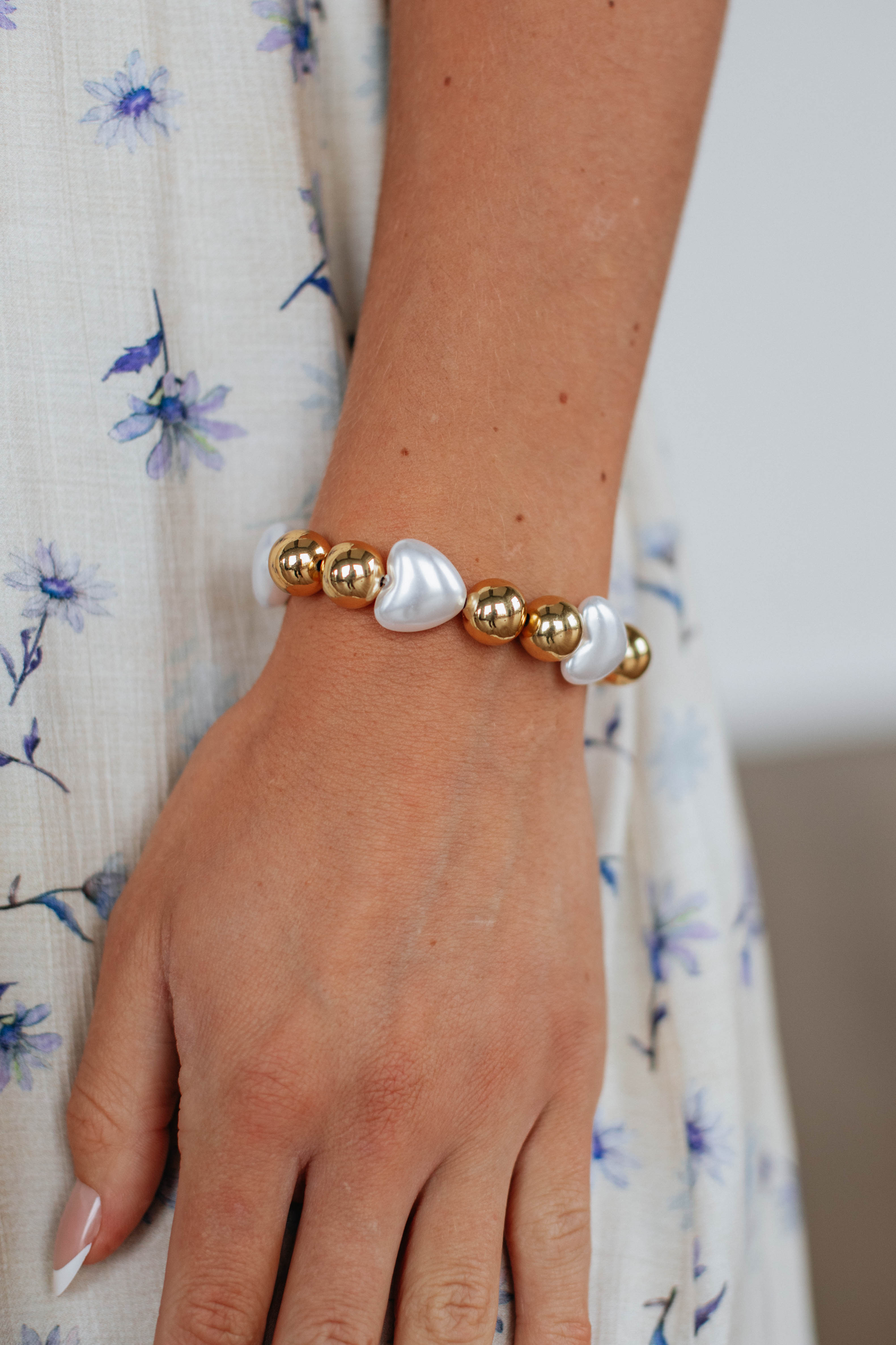 Fond Of You Bracelet - Elegant Adjustable Friendship Bracelet for Women & Girls - Perfect Gift for Best Friends, Sister, Mom - Wear for Everyday, Parties & Special Occasions