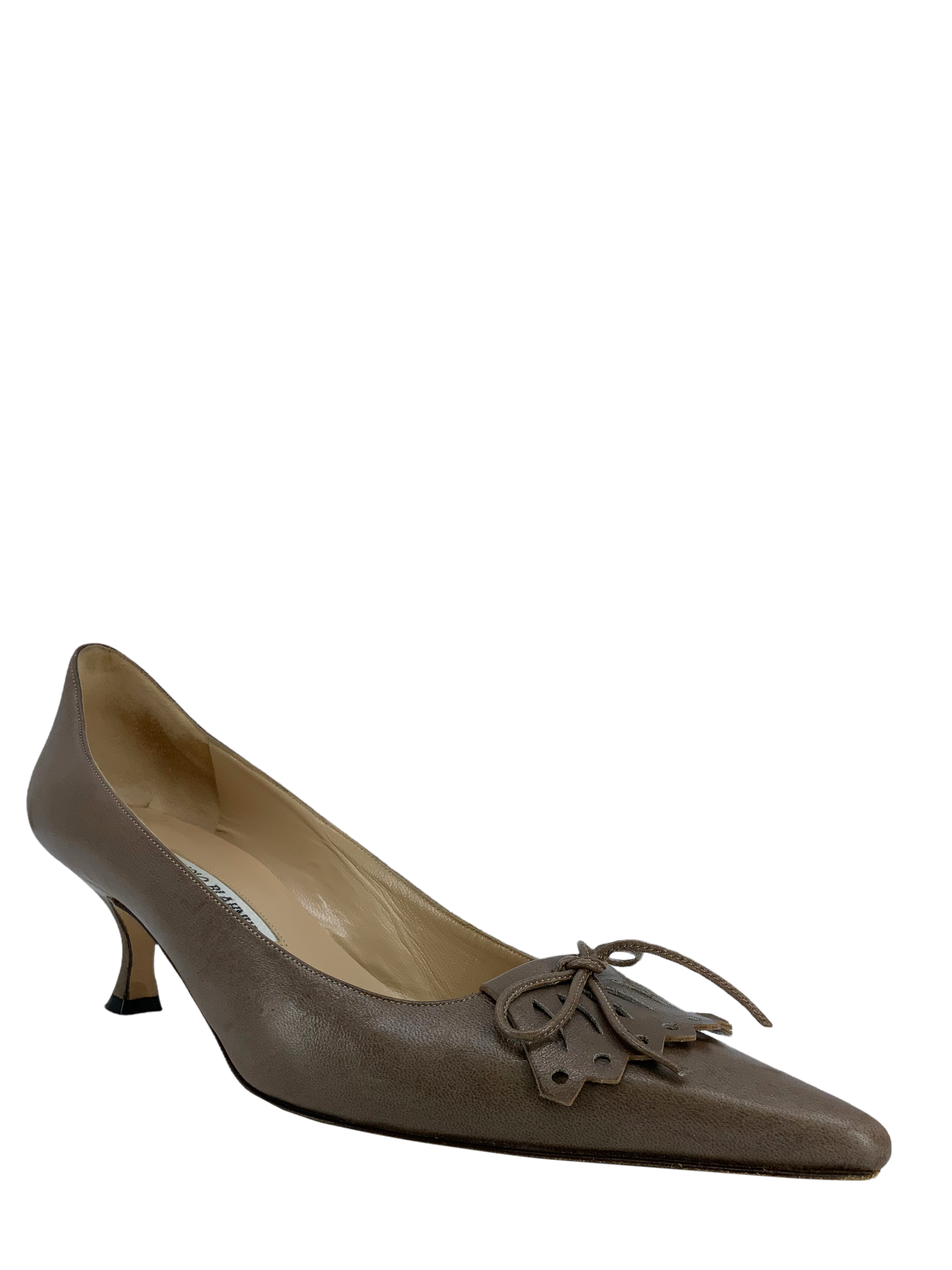 Manolo Blahnik Leather Pointed Toe Pumps Women's Size 9 - Elegant High Heels for Wedding, Party & Office Wear