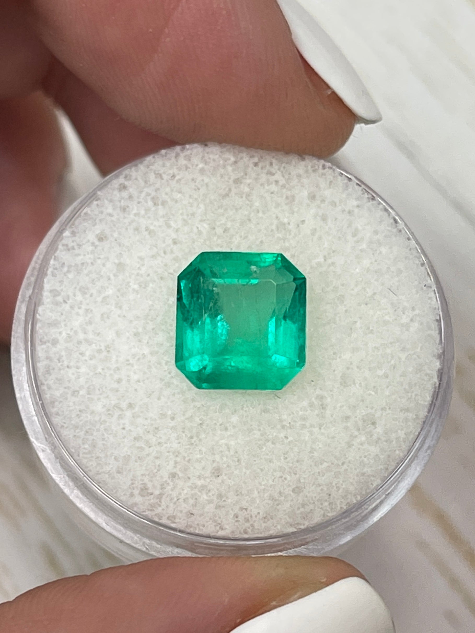 14K Gold Three Stone 2.81 Carat Medium Green Natural Colombian Loose Emerald - Emerald Cut Gemstone for Engagement Rings & Fine Jewelry Making