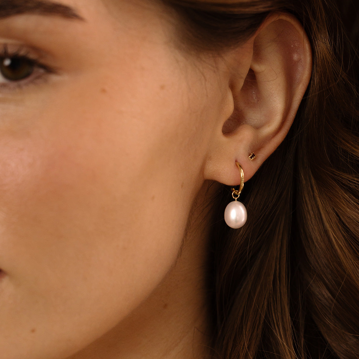 Solid Gold Elegant Pearl Huggie Earrings for Women - Dainty & Stylish Hoop Earrings for Everyday Wear, Gift Giving & Special Occasions