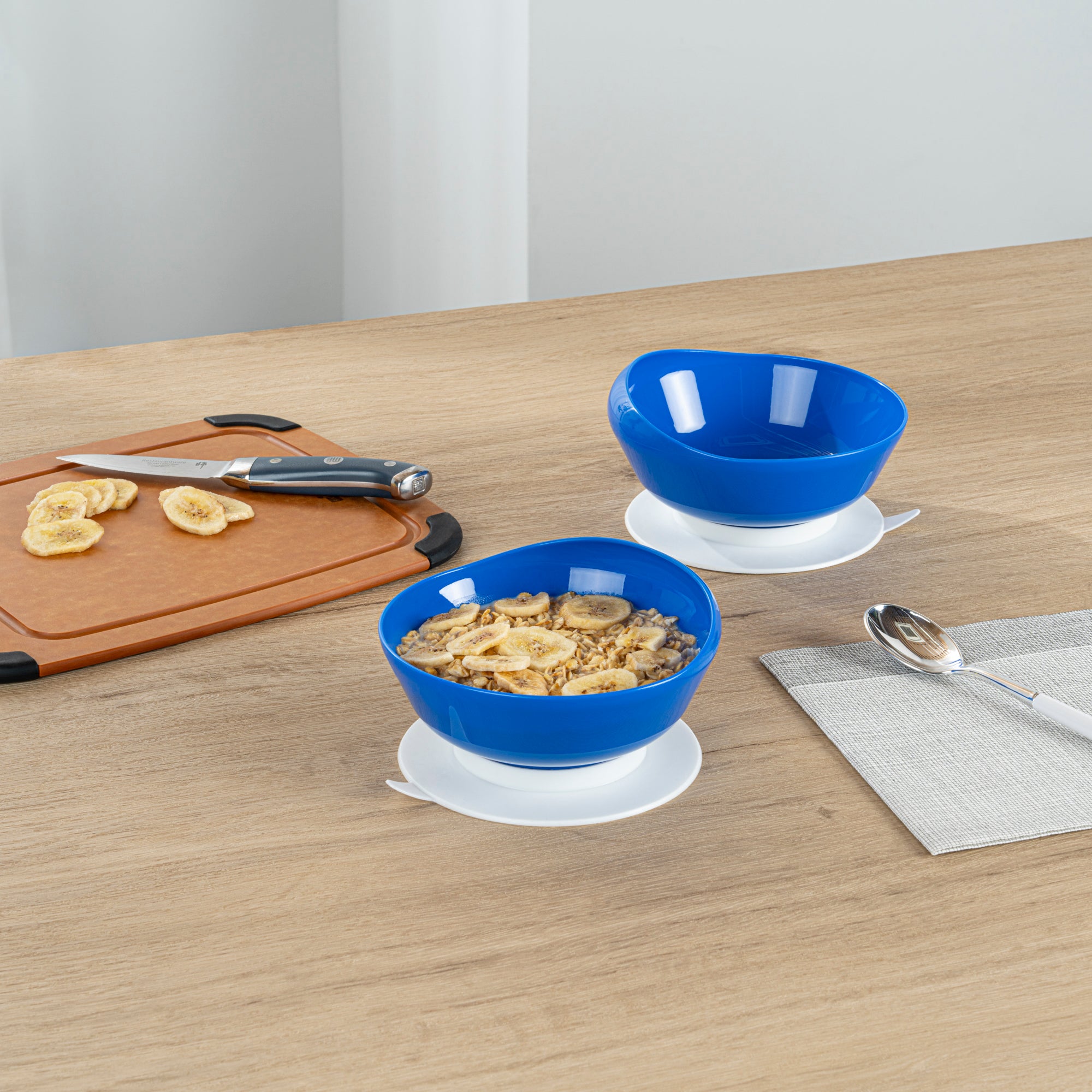 Adapt Tek 19 oz Round Blue Plastic Scoop Bowl with Spillproof Design & Suction Base - 5.75
