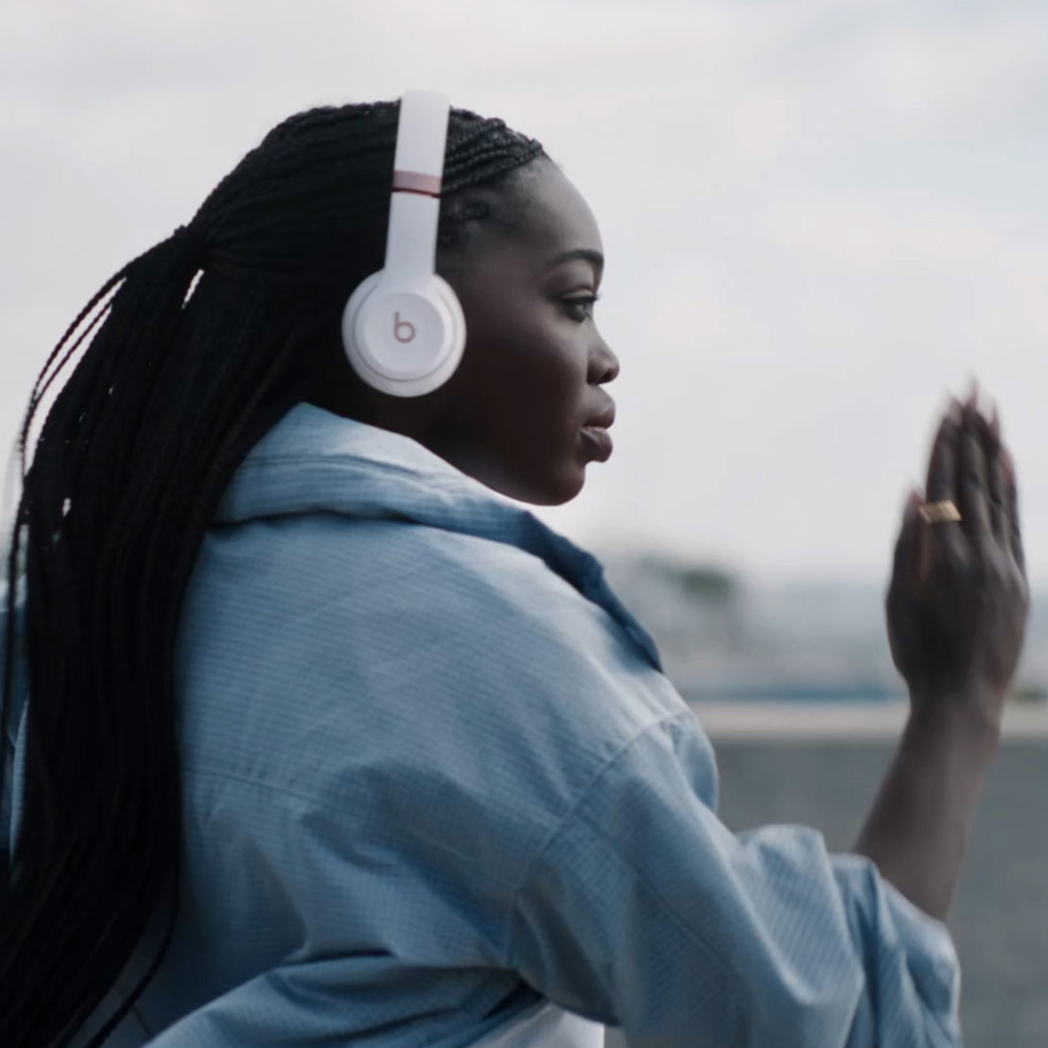 Beats Solo 4 Wireless On-Ear Headphones - White | Bluetooth Headset for Gym, Travel & Music Lovers