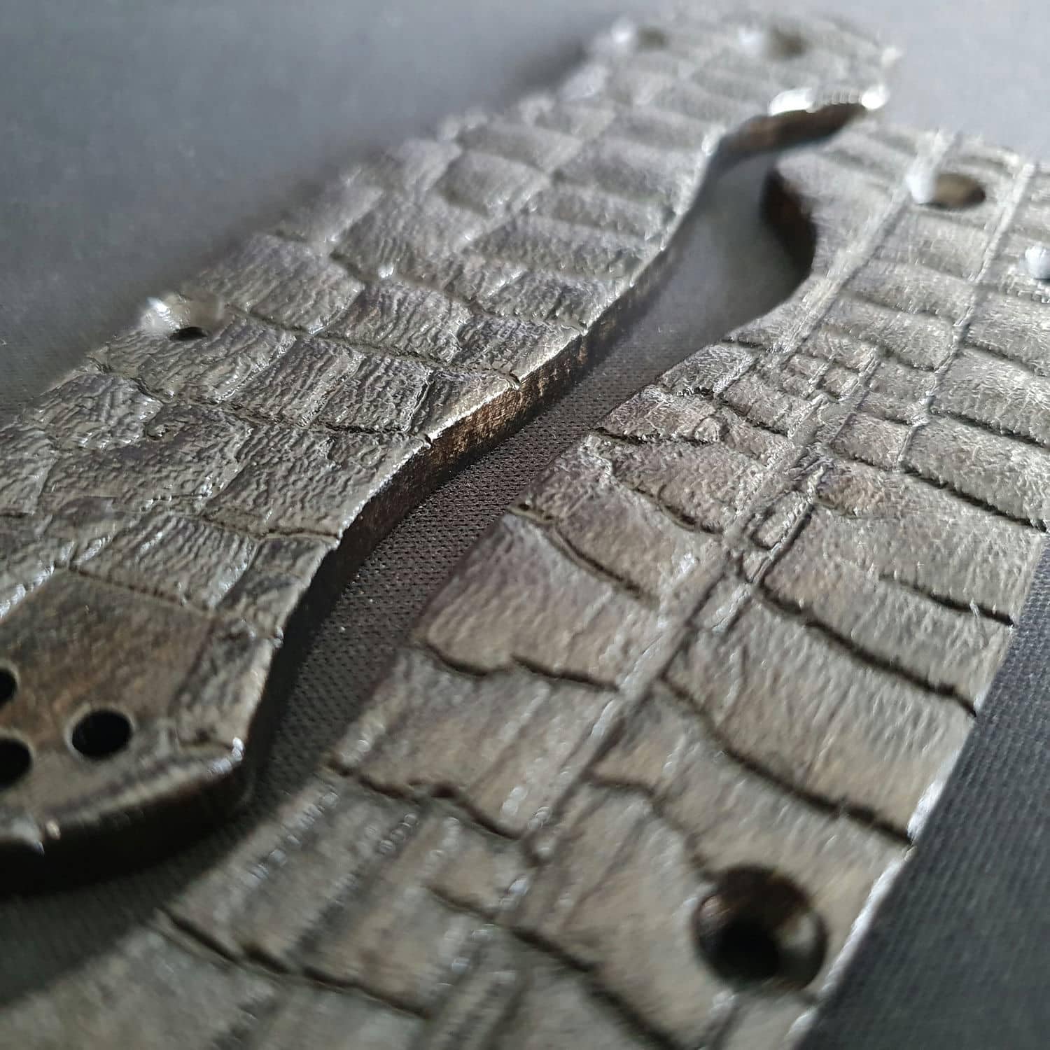 Premium Titanium Replacement Scales for Spyderco ParaMilitary 2 Knife - Upgrade Your EDC with Durable & Lightweight Aftermarket Parts - Perfect for Outdoor, Tactical & Everyday Carry Use
